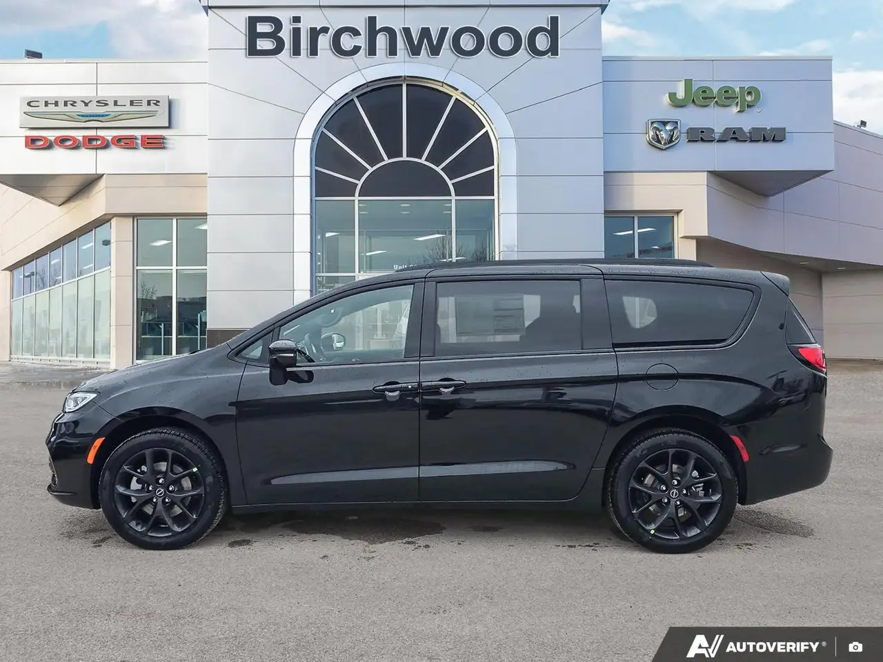 Chrysler Pacifica снимка Chrysler Pacifica