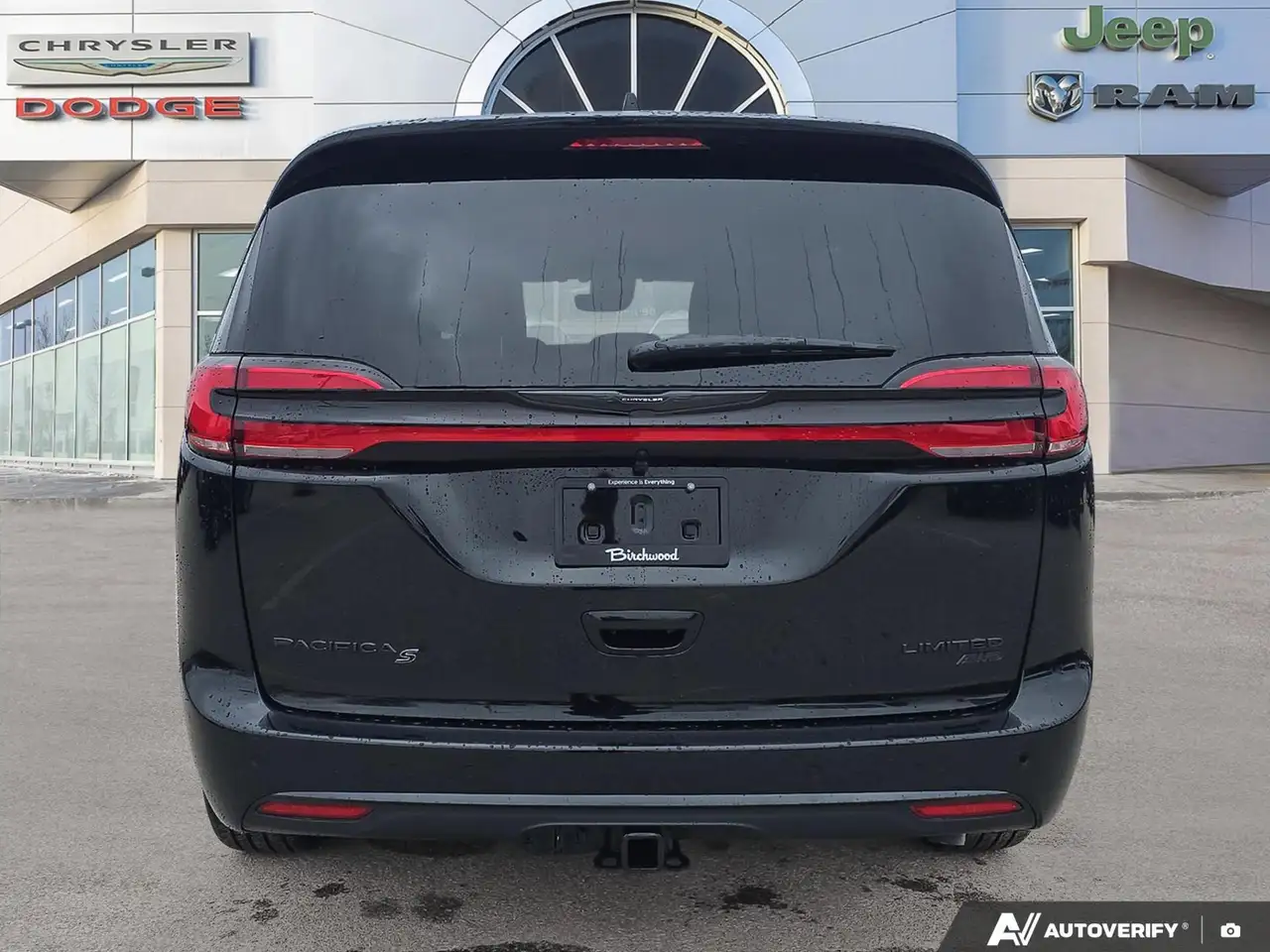 Chrysler Pacifica снимка Chrysler Pacifica
