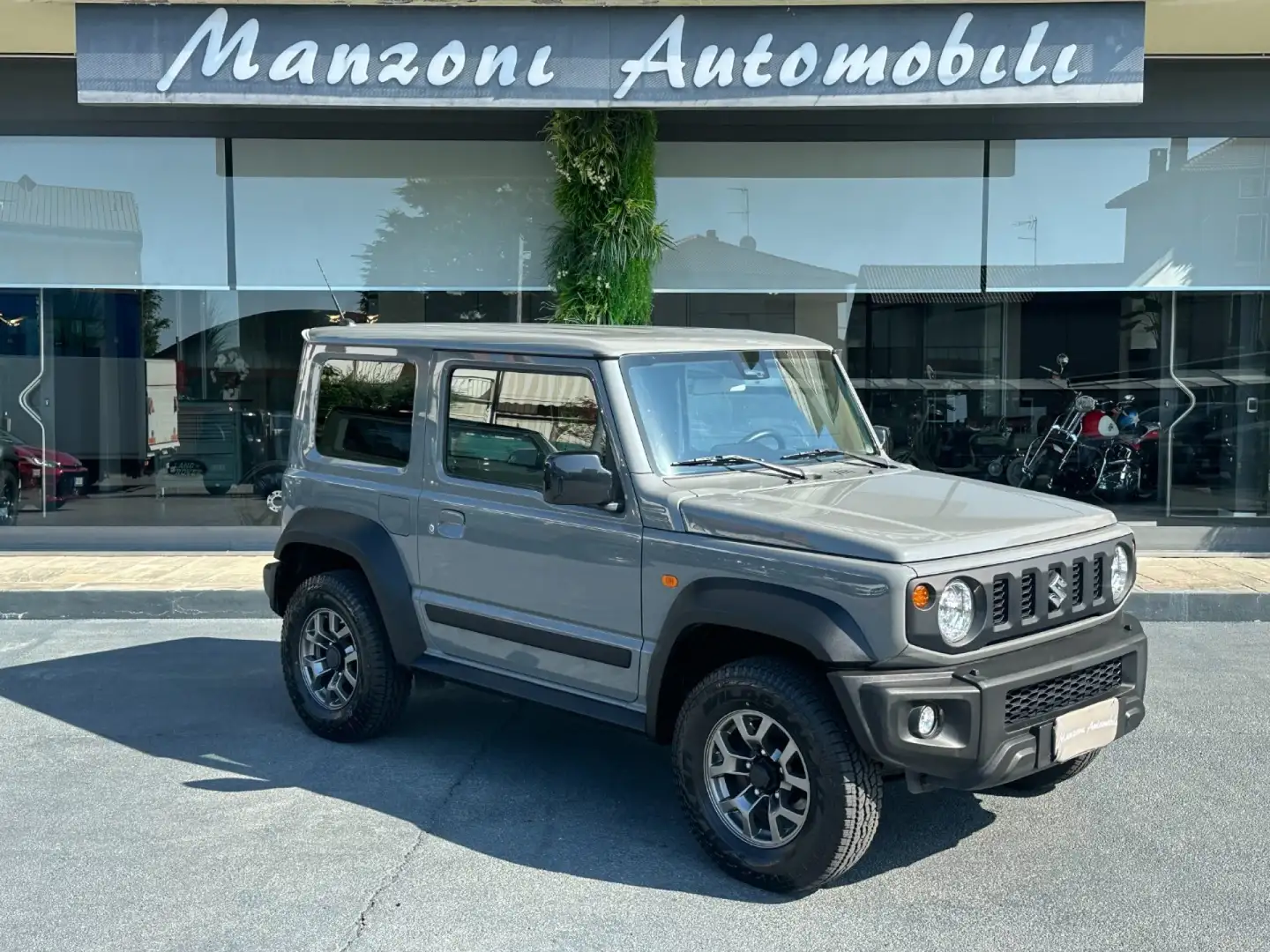 Suzuki Jimny 1.5 5MT Top 4 POSTI NEOPATENTATI Gris - 1