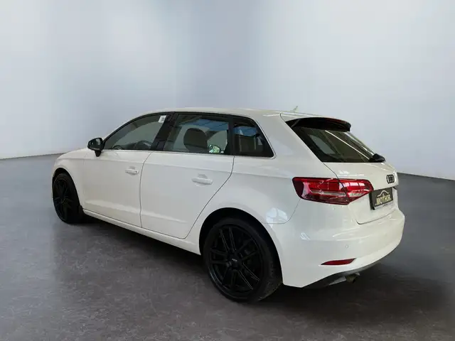 Audi A3 view 4