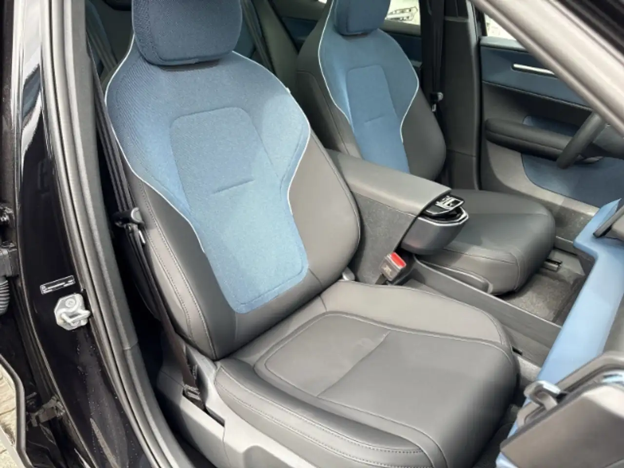 Volvo EX30 Ultra Ext. Range 20''LM Pano HarmanKardon 360 Kame, миниатюра 16