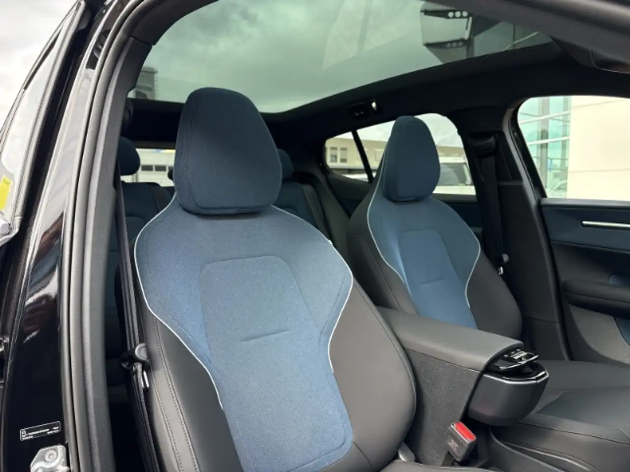 Volvo EX30 Ultra Ext. Range 20''LM Pano HarmanKardon 360 Kame, миниатюра 17