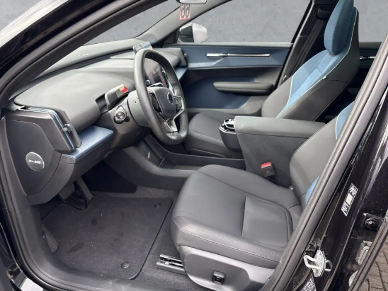 Volvo EX30 Ultra Ext. Range 20''LM Pano HarmanKardon 360 Kame, миниатюра 11