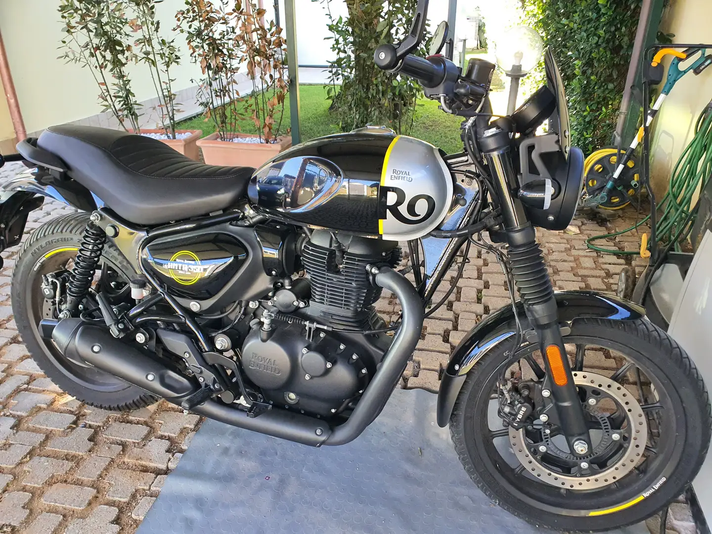 Royal Enfield HNTR350 Noir - 1
