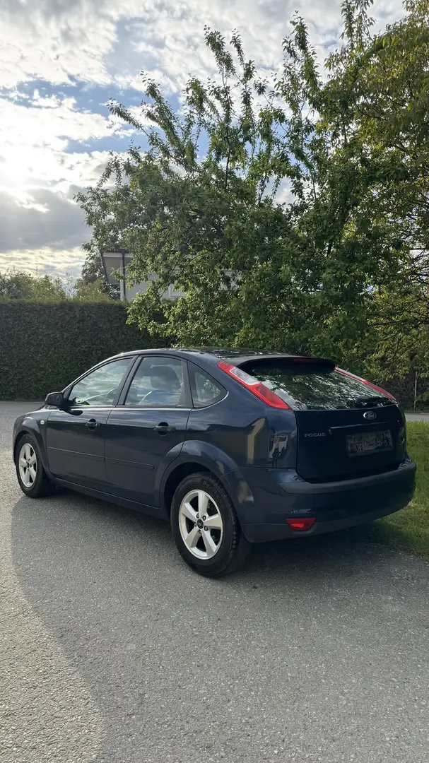 Ford Focus 1,6 16V Titanium Blau - 2