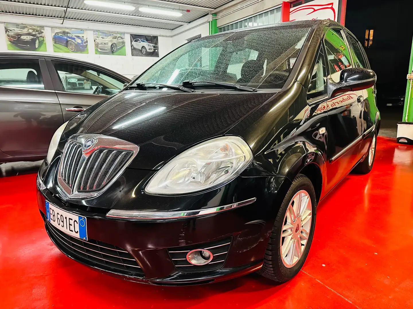 Lancia MUSA 1.4 16v Platino ecochic Gpl Zwart - 1