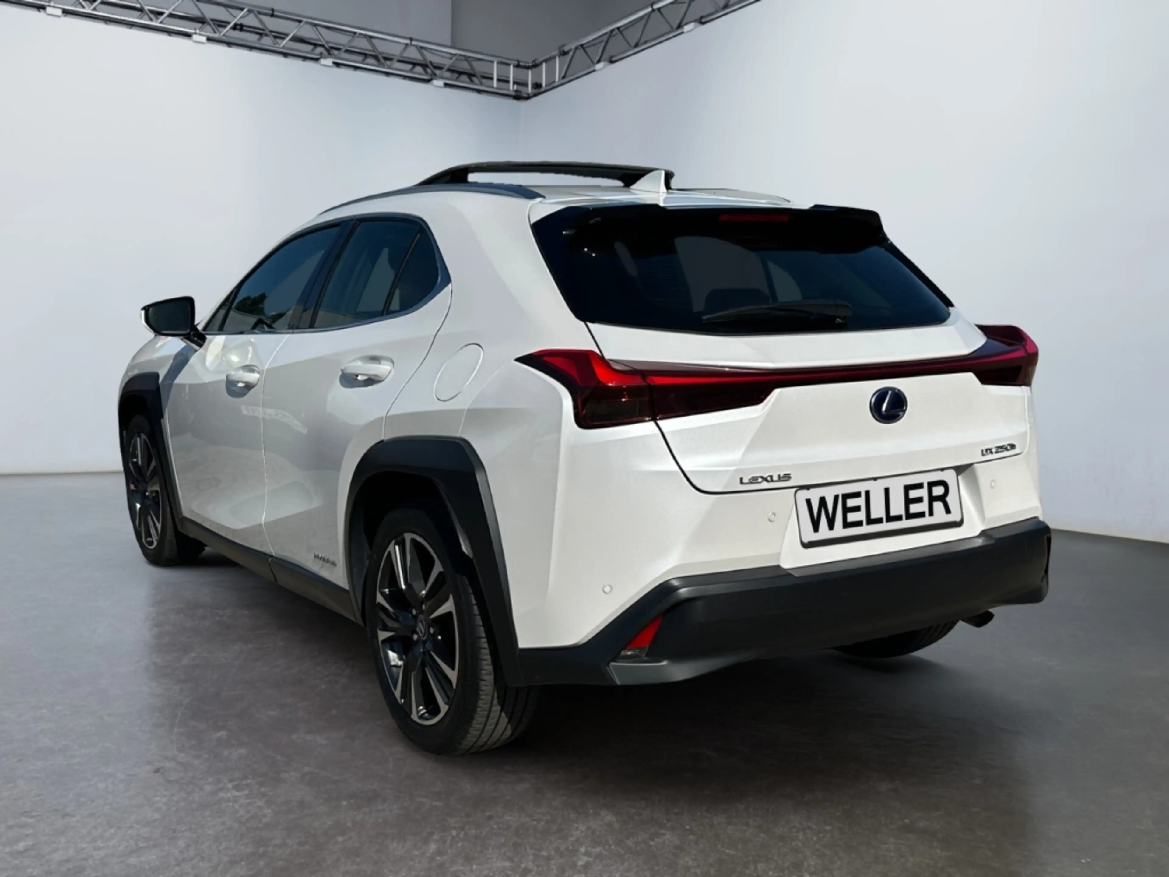 Lexus UX 250h Luxury Line *Matrix*HUD*Leder*360°*Memory* — photo 7