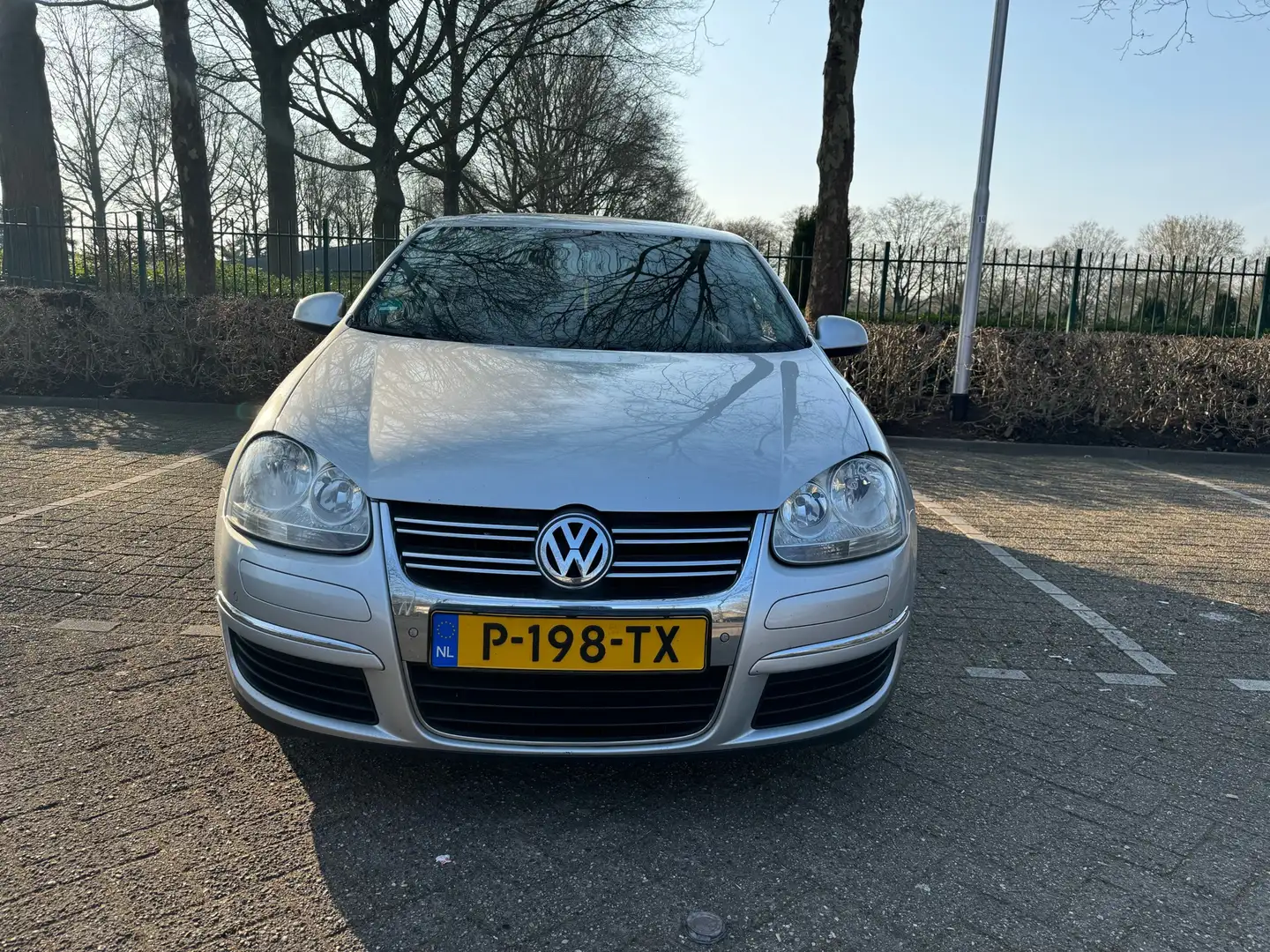 Volkswagen Jetta 1.6 TDI Comfortline GEEN PROBLEMEN 100% Gris - 1