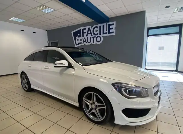Mercedes-Benz CLA 220 CLA Shooting Brake 220 d Premium Dark Night auto
