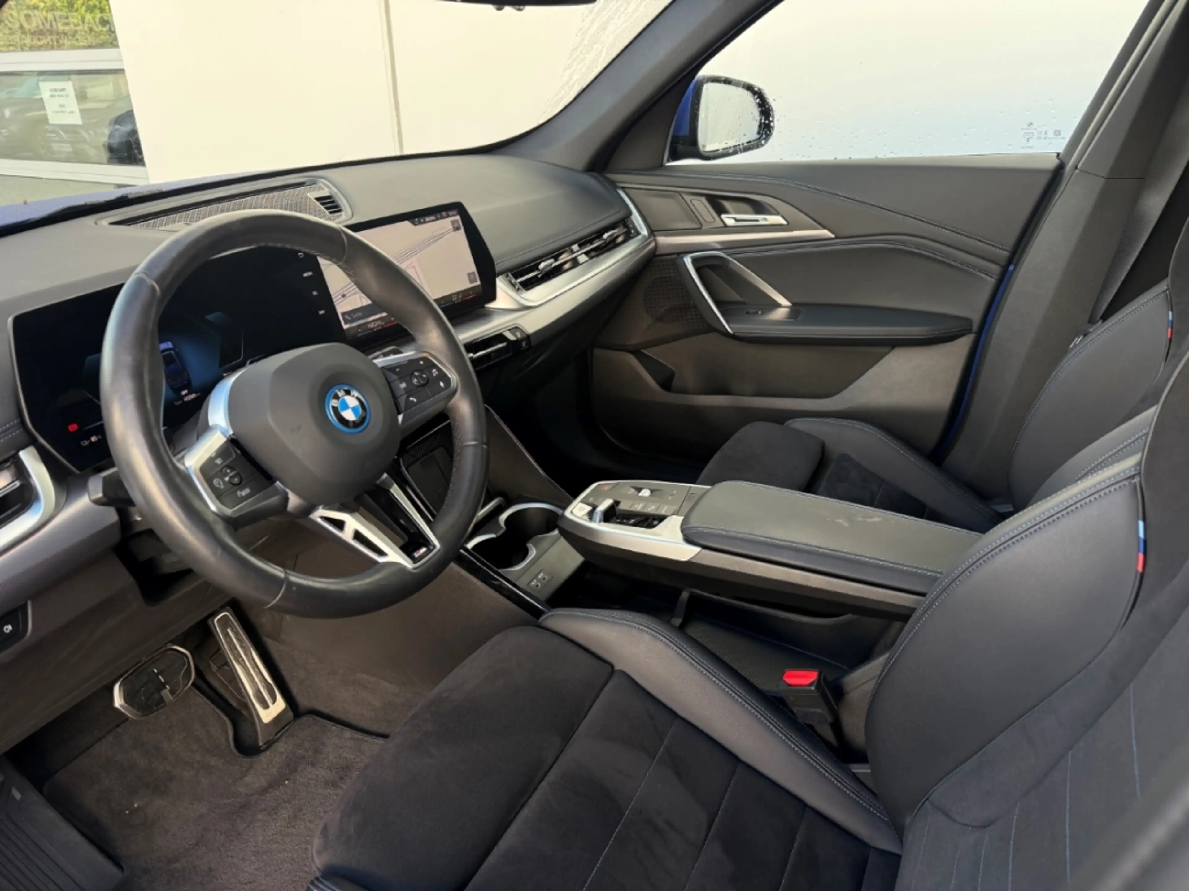 BMW iX1 xDrive 30 M-Sport Sportpaket AD El. Panodach Panor — photo 6