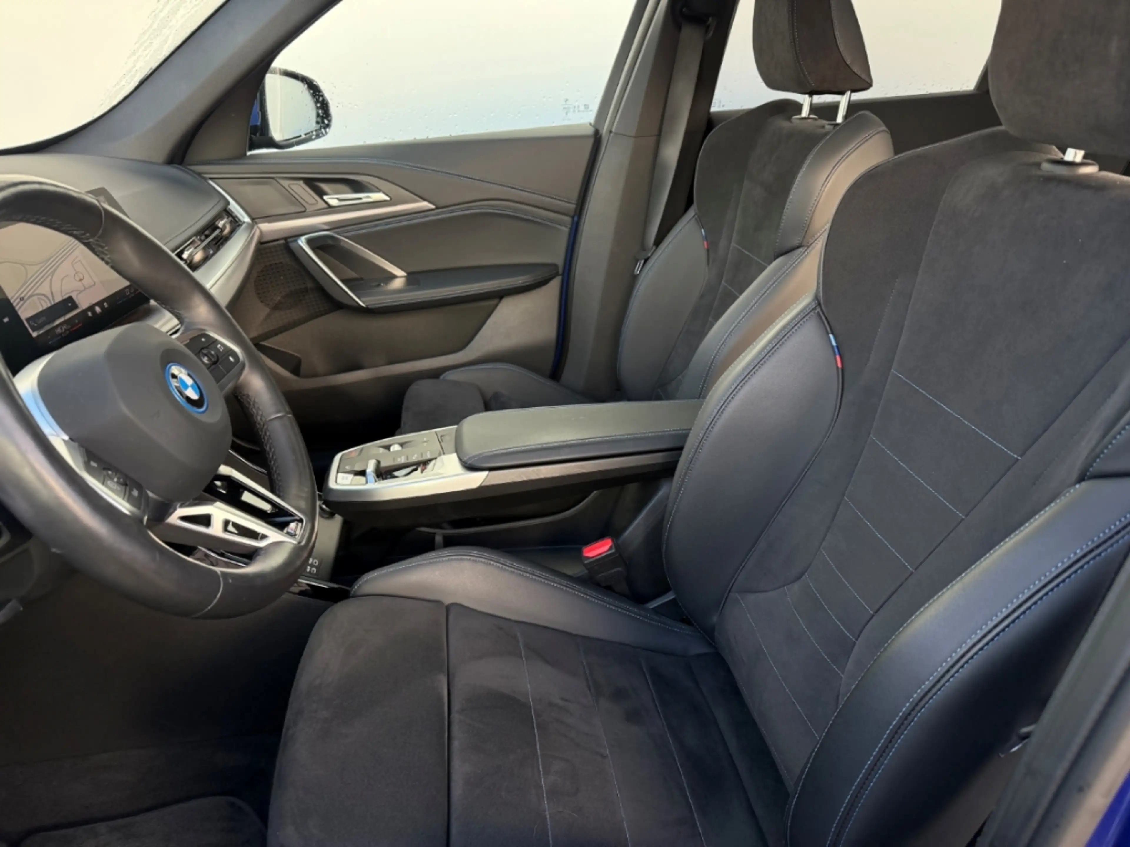 BMW iX1 xDrive 30 M-Sport Sportpaket AD El. Panodach Panor — photo 10