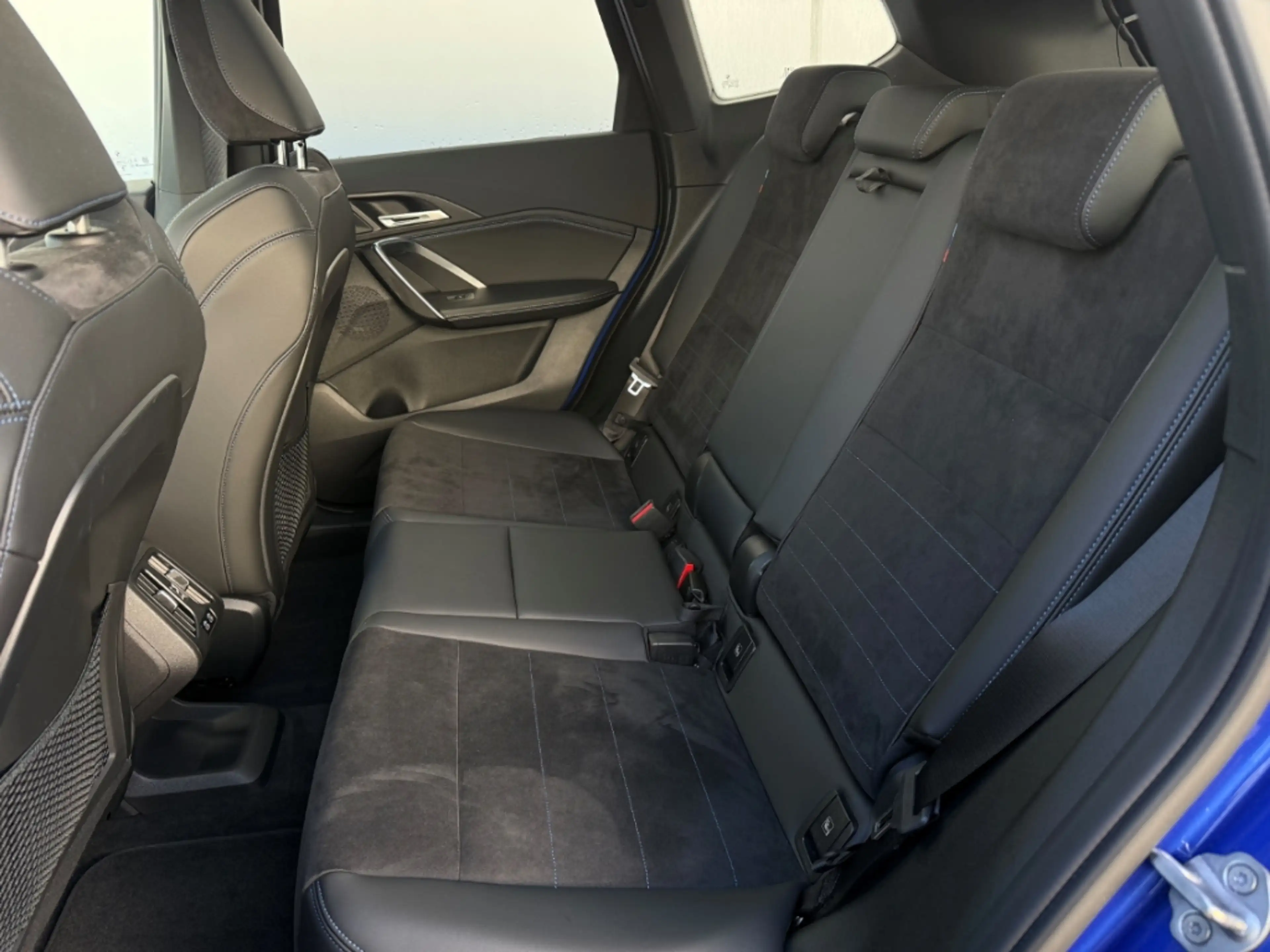 BMW iX1 xDrive 30 M-Sport Sportpaket AD El. Panodach Panor — photo 11