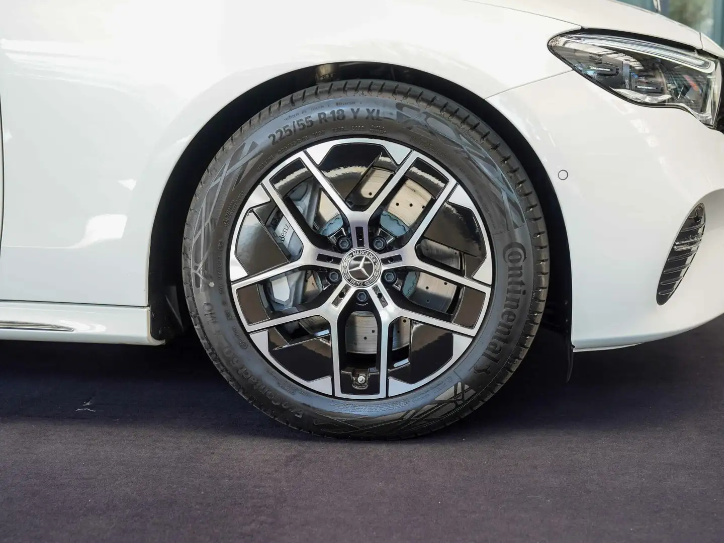 Mercedes-Benz E 220 E 220 d T EXCLUSIVE Superscreen tonkabraun AHK Weiß - 2