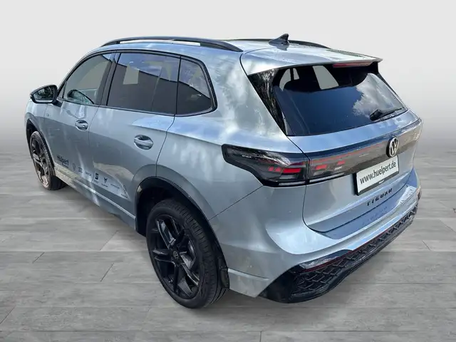 Volkswagen Tiguan view 2
