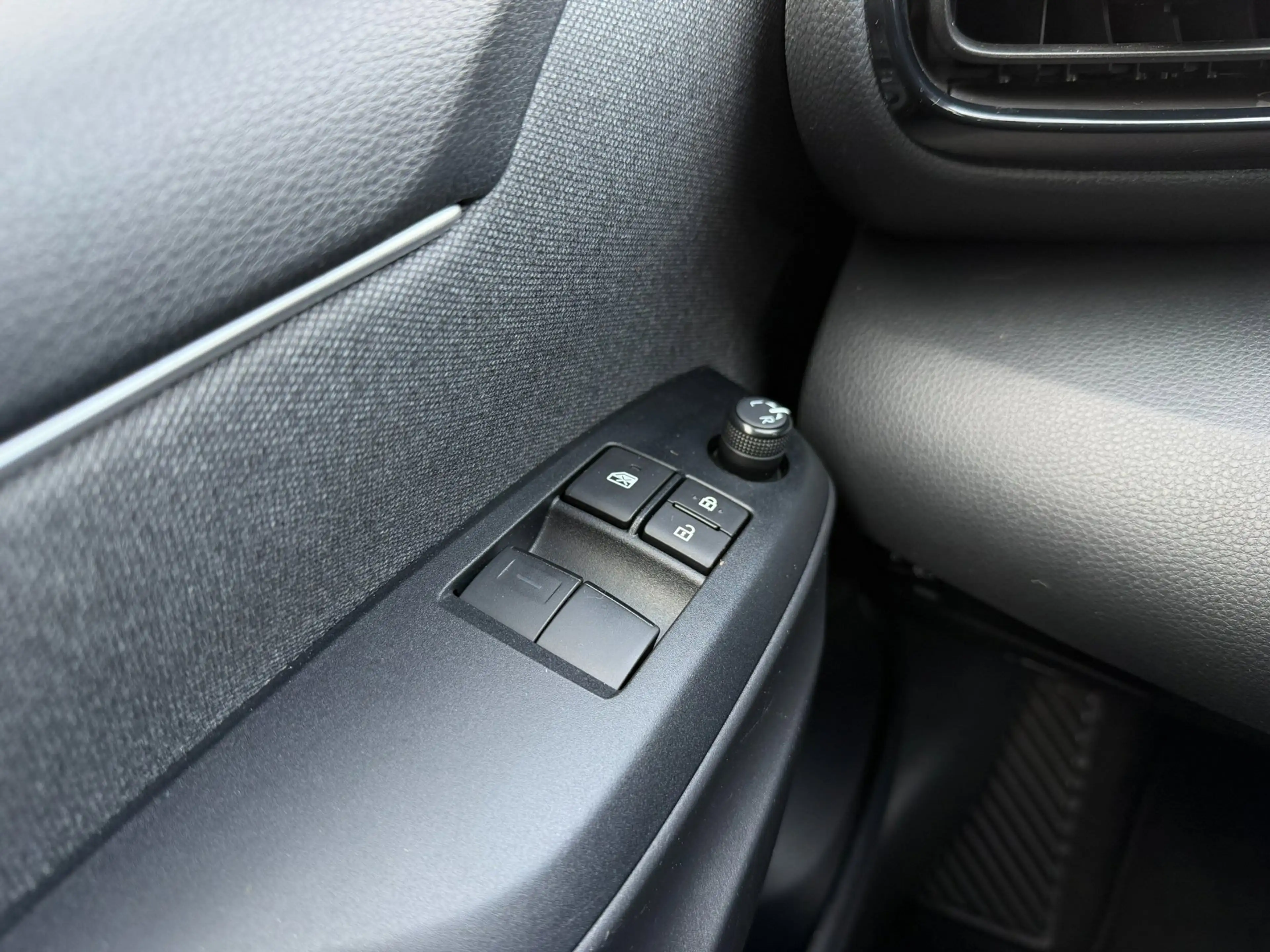 Toyota Yaris 1.5 Hybrid Active — photo 10