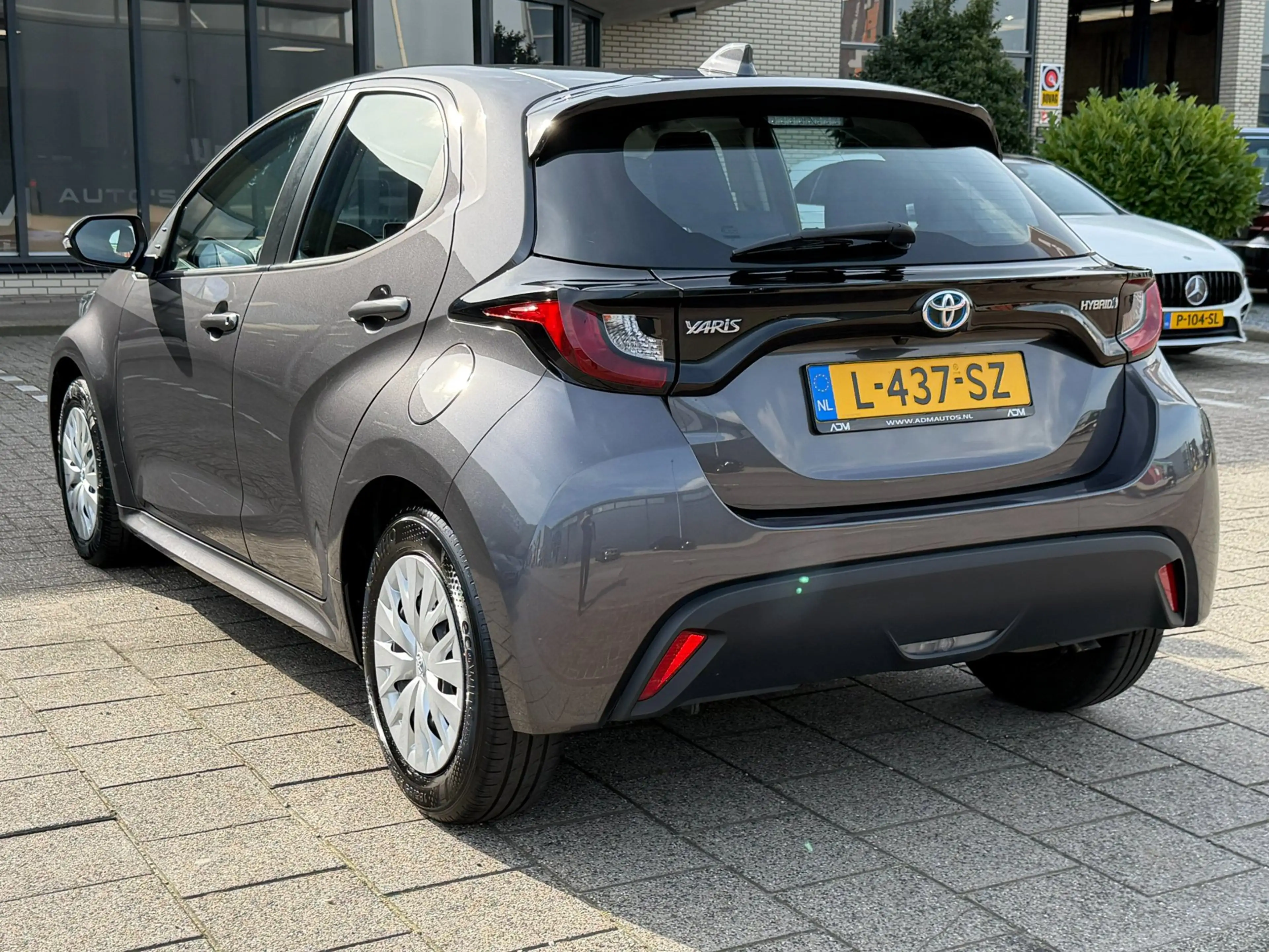 Toyota Yaris 1.5 Hybrid Active — photo 2