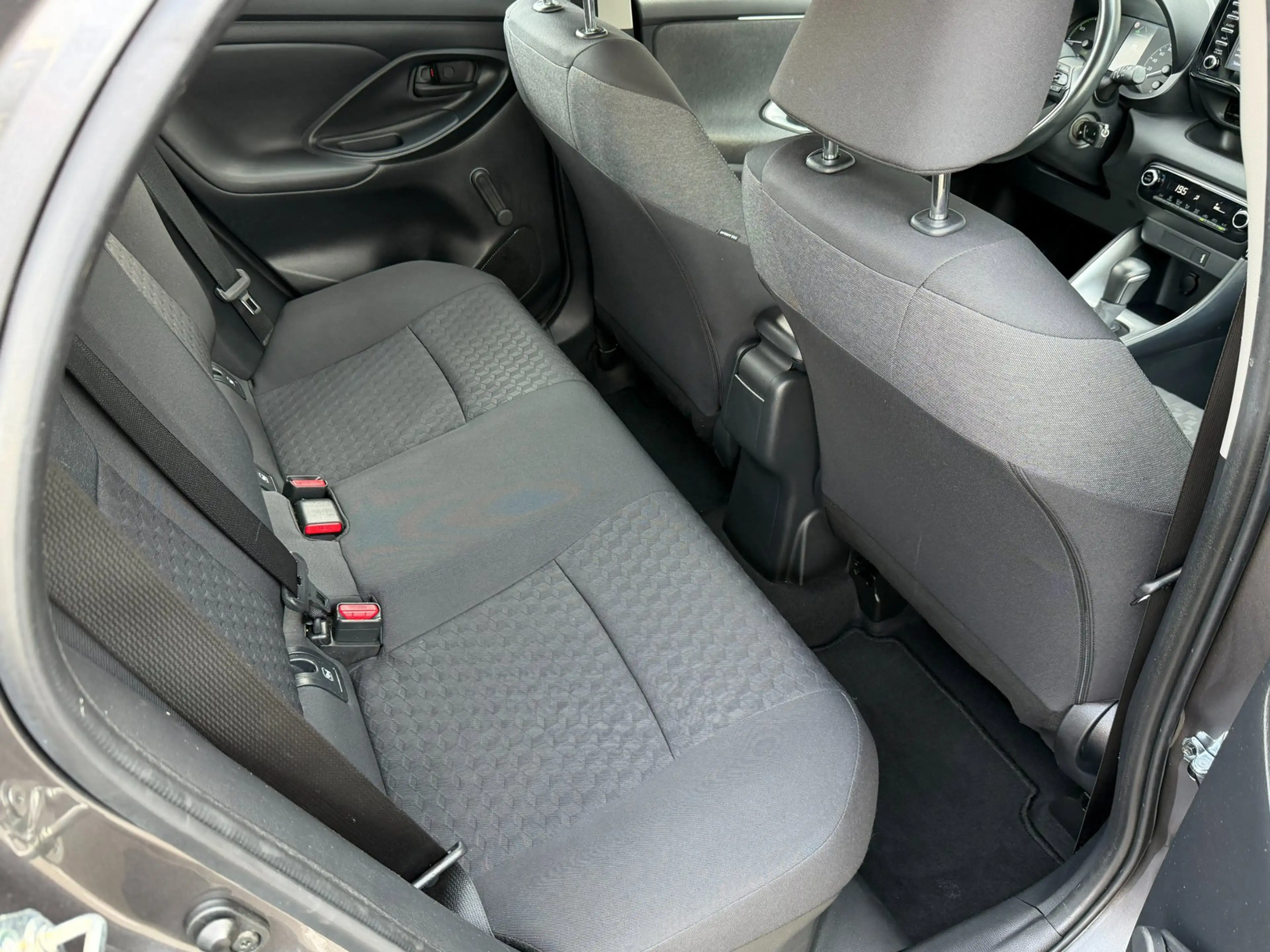 Toyota Yaris 1.5 Hybrid Active — photo 23