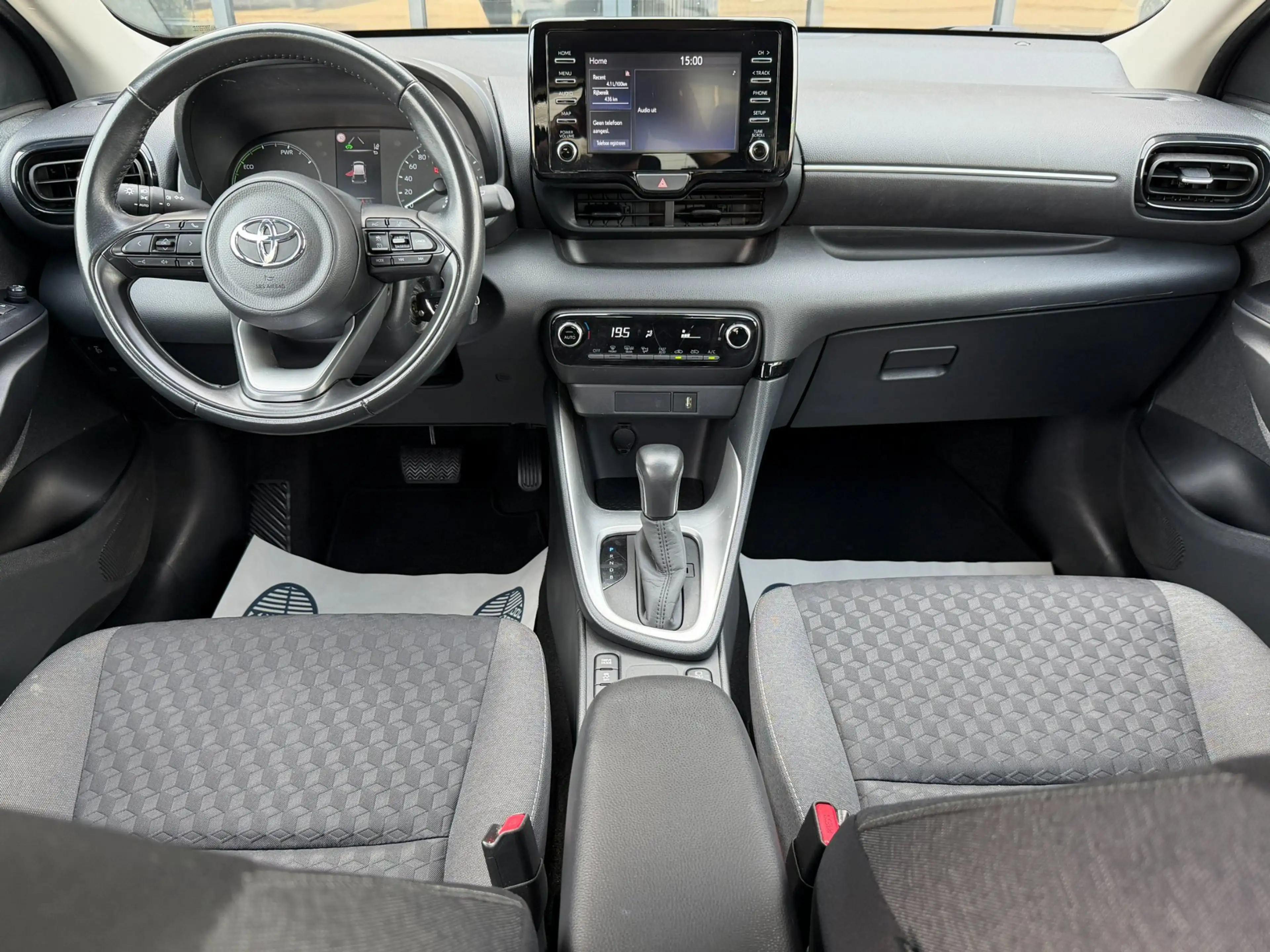 Toyota Yaris 1.5 Hybrid Active — photo 4