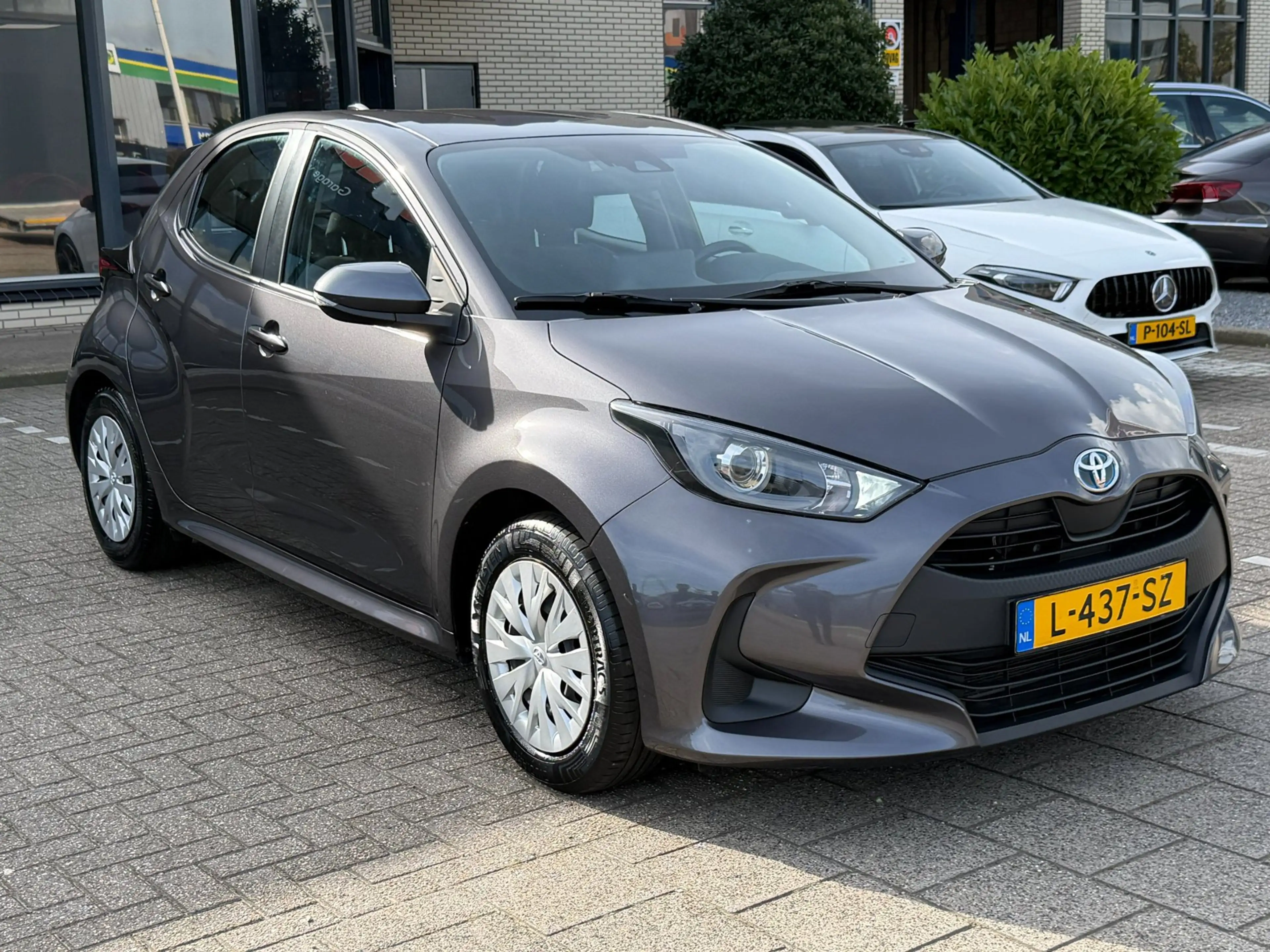 Toyota Yaris 1.5 Hybrid Active — photo 16