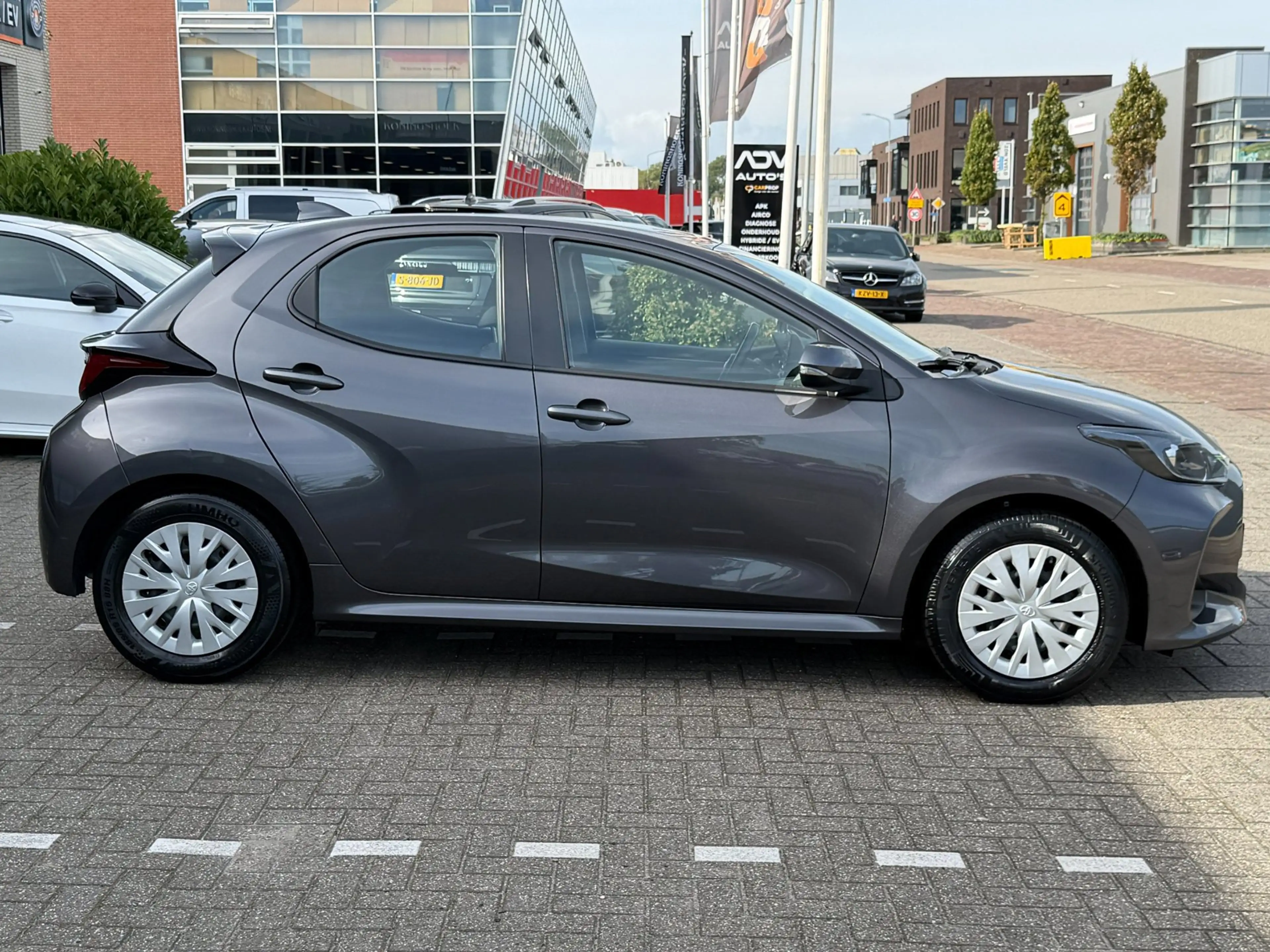 Toyota Yaris 1.5 Hybrid Active — photo 17