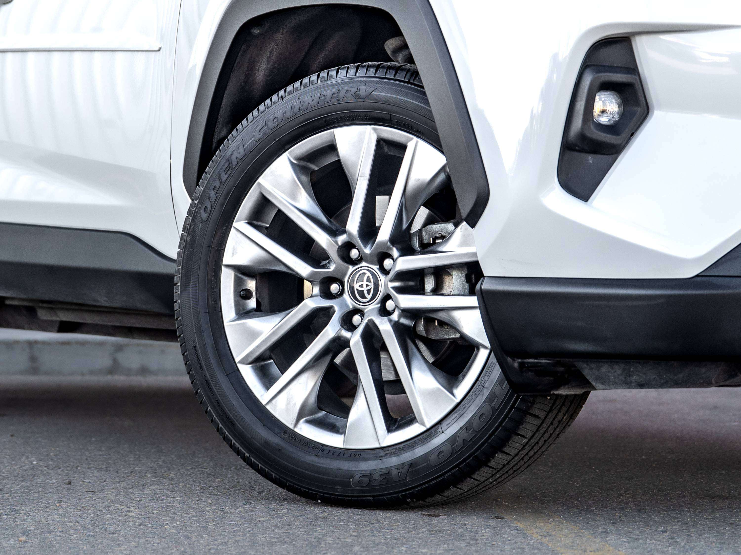 2024 Toyota RAV4 Limited - Low KM | Fully Loaded | AWD | Sunroof — снимка 1