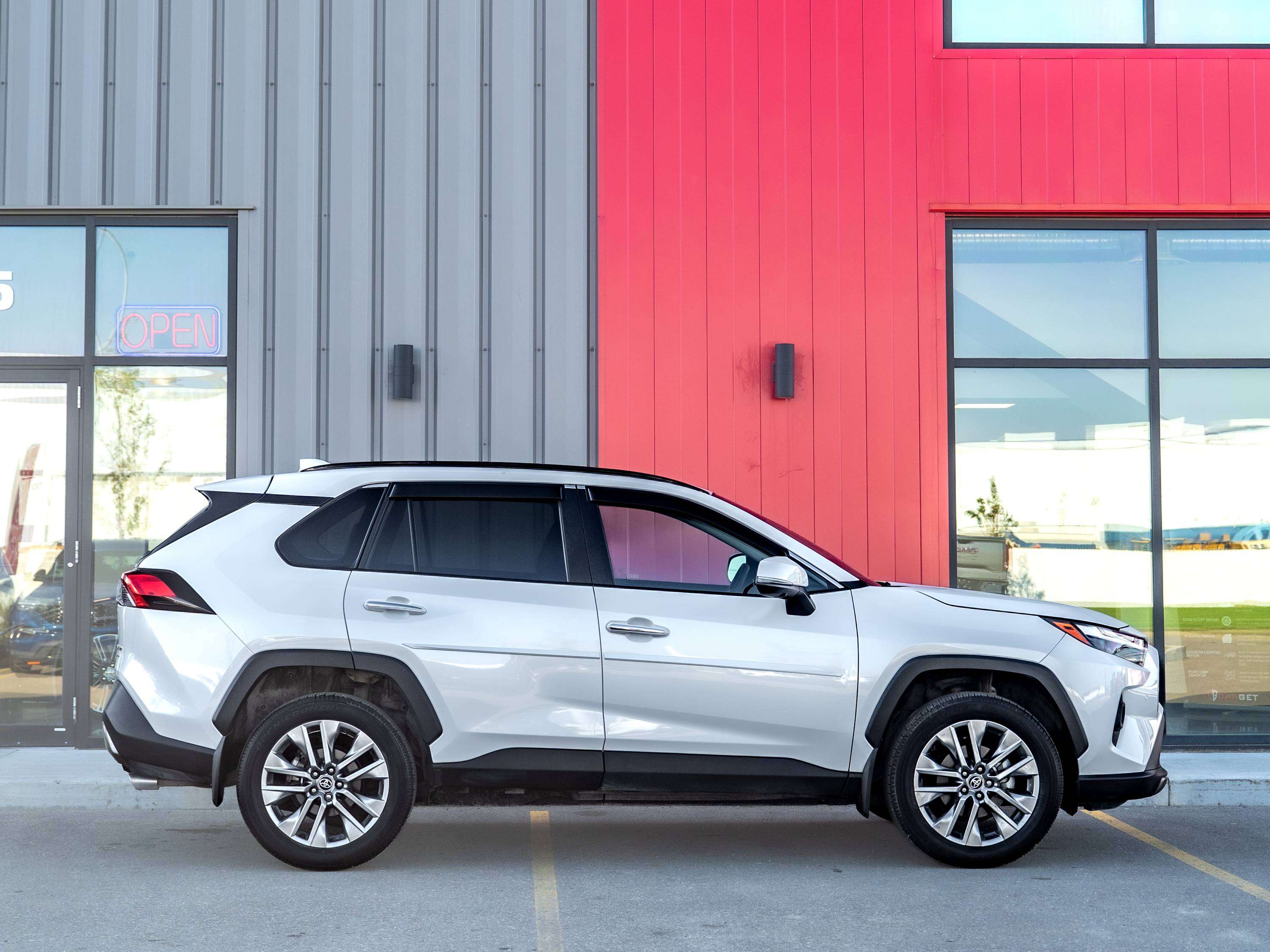 2024 Toyota RAV4 Limited - Low KM | Fully Loaded | AWD | Sunroof — снимка 1