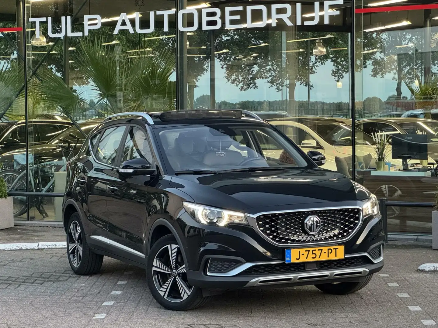 MG ZS EV Luxury 45 kWh 2020 1e eigenaar BTW auto Top sta Zwart - 2