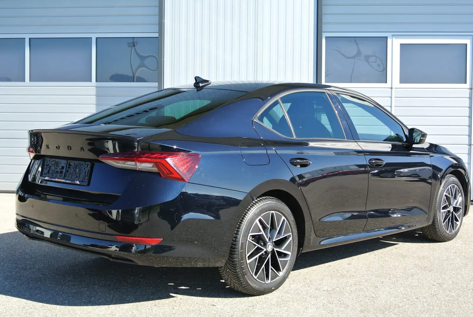 Skoda Octavia Lim. 1.5 TSI Sportline * virt. Cockpit * LED* NAVI Schwarz - 2