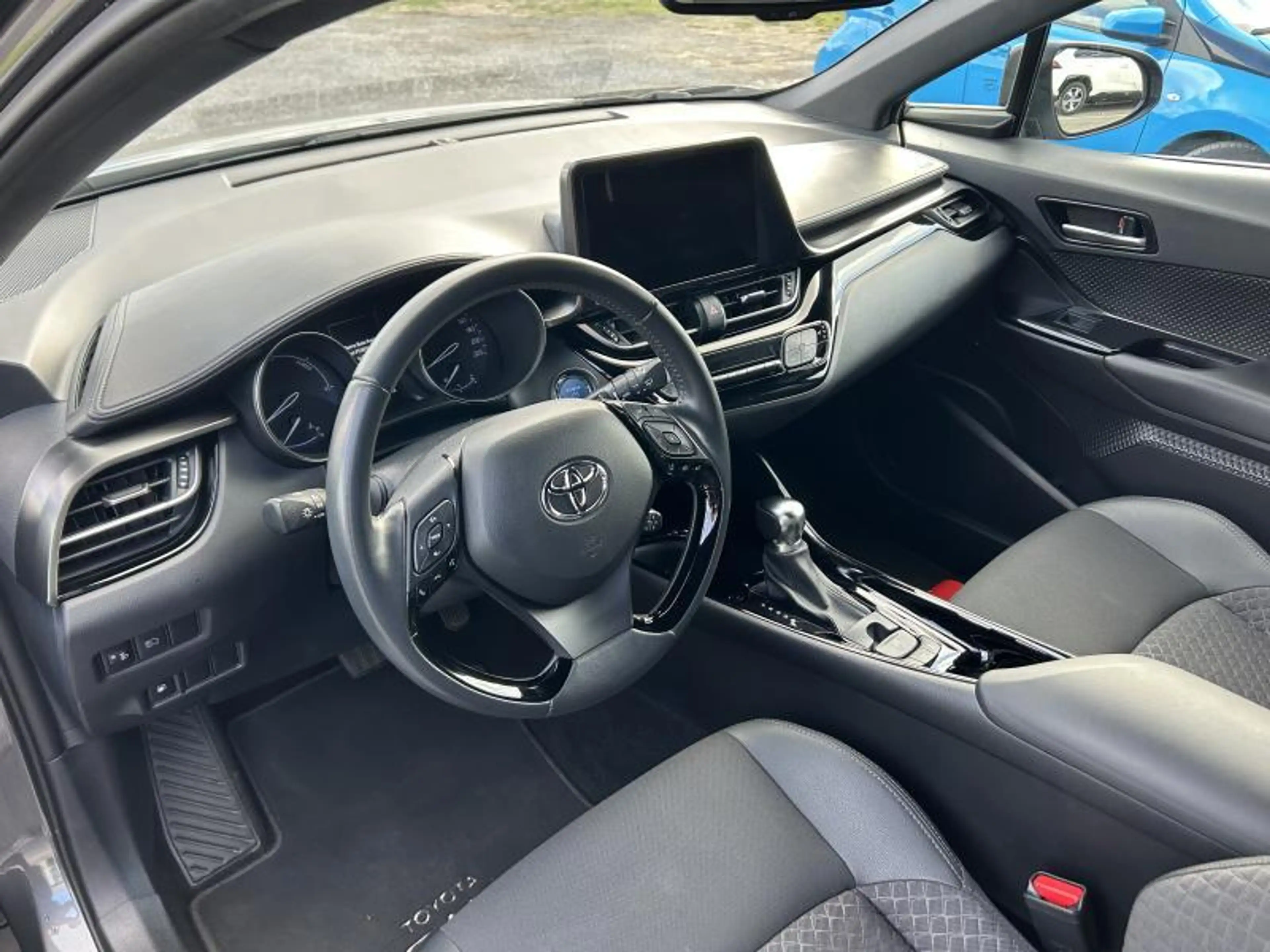 Toyota C-HR C-LUB Bi-Tone — photo 8