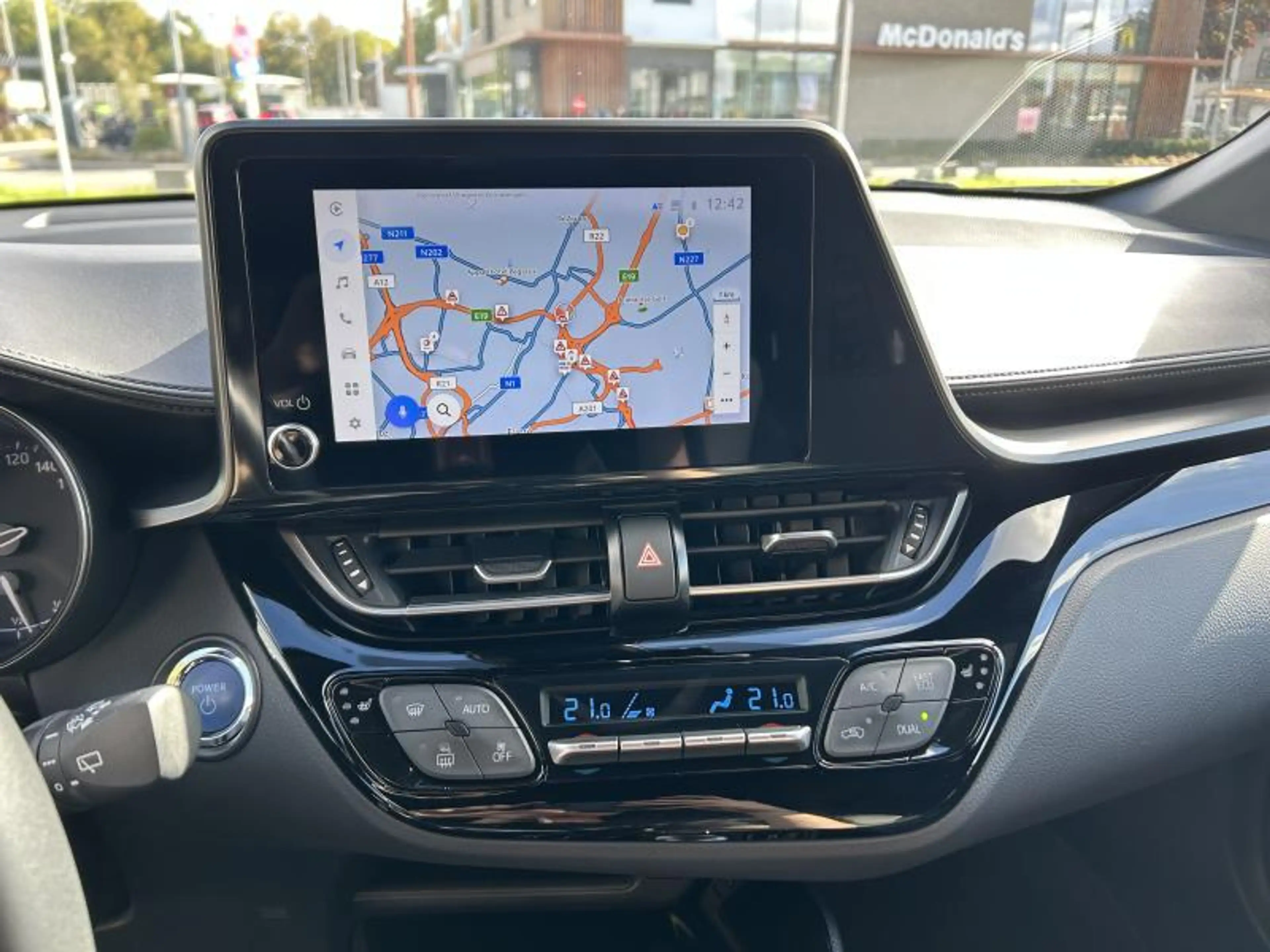 Toyota C-HR C-LUB Bi-Tone — photo 14