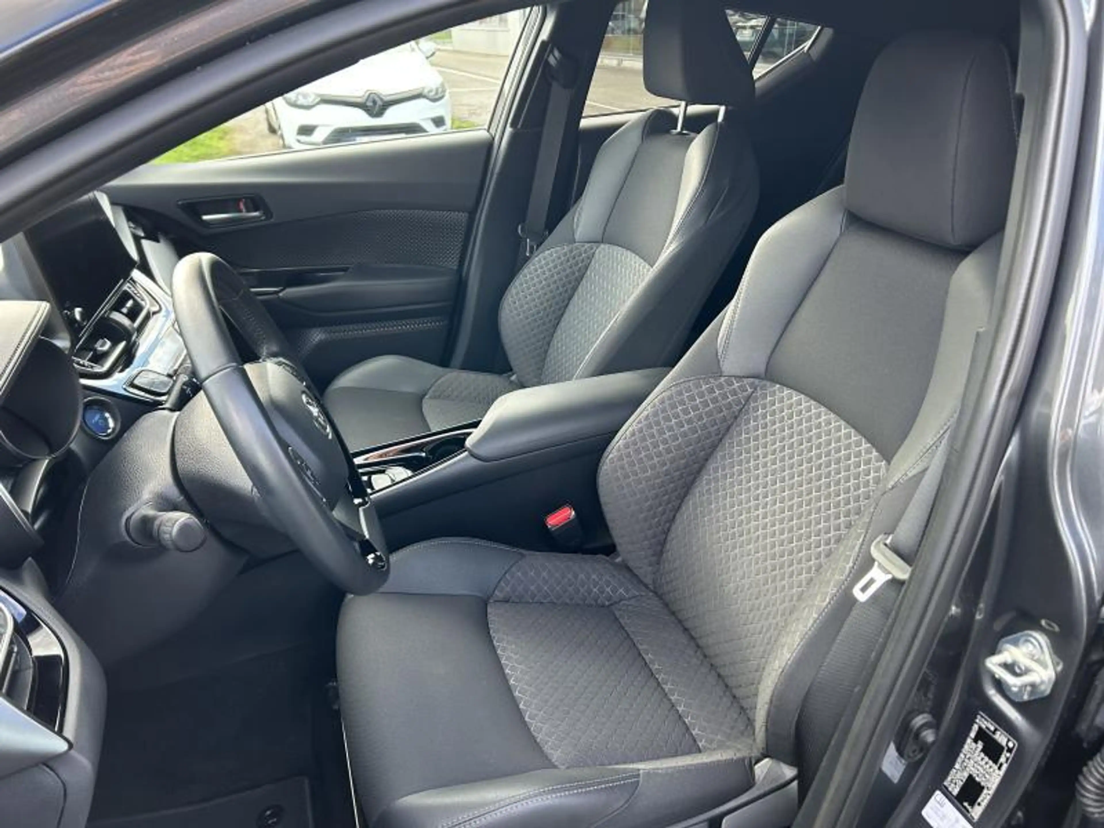 Toyota C-HR C-LUB Bi-Tone — photo 9