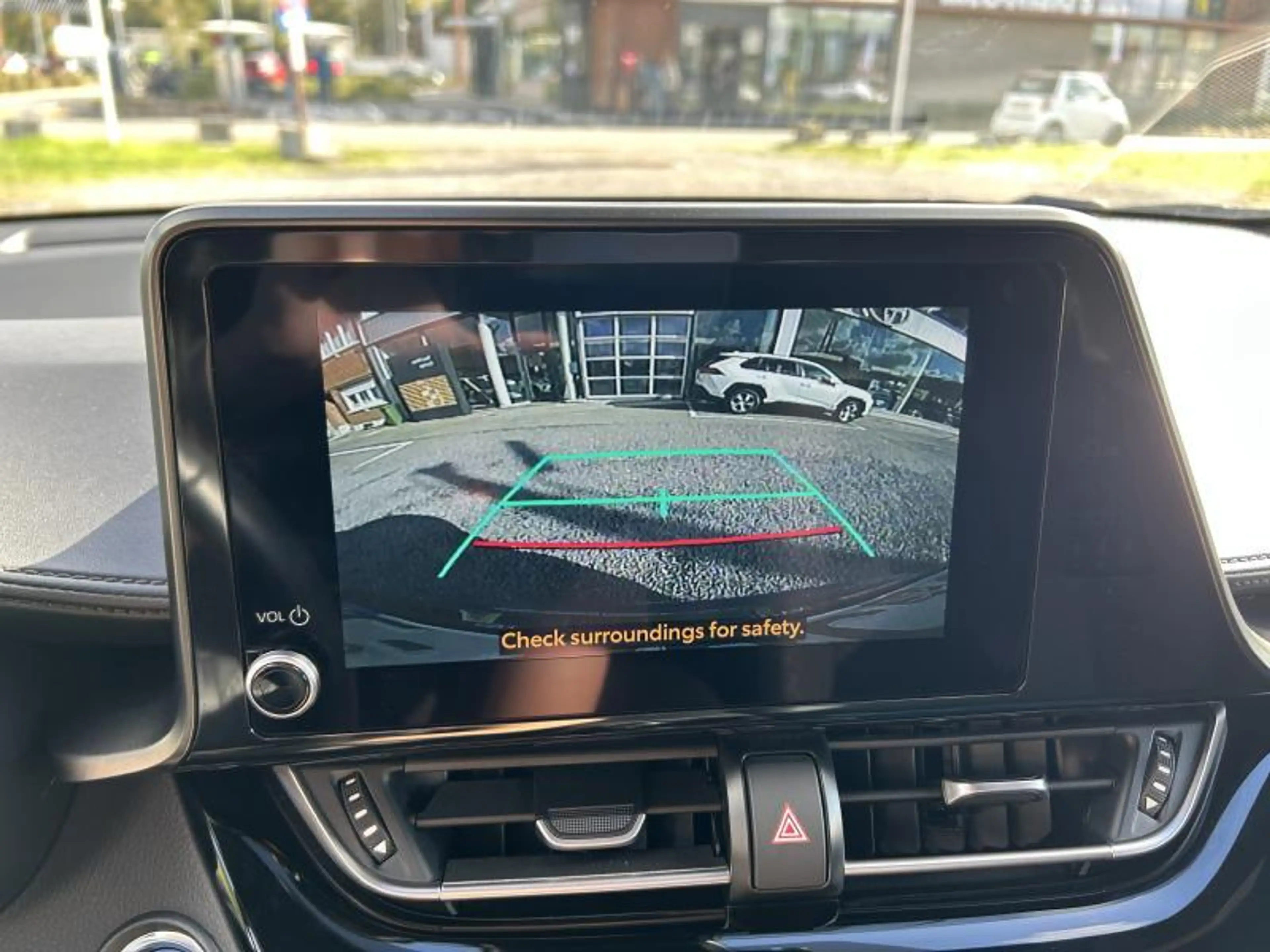 Toyota C-HR C-LUB Bi-Tone — photo 15