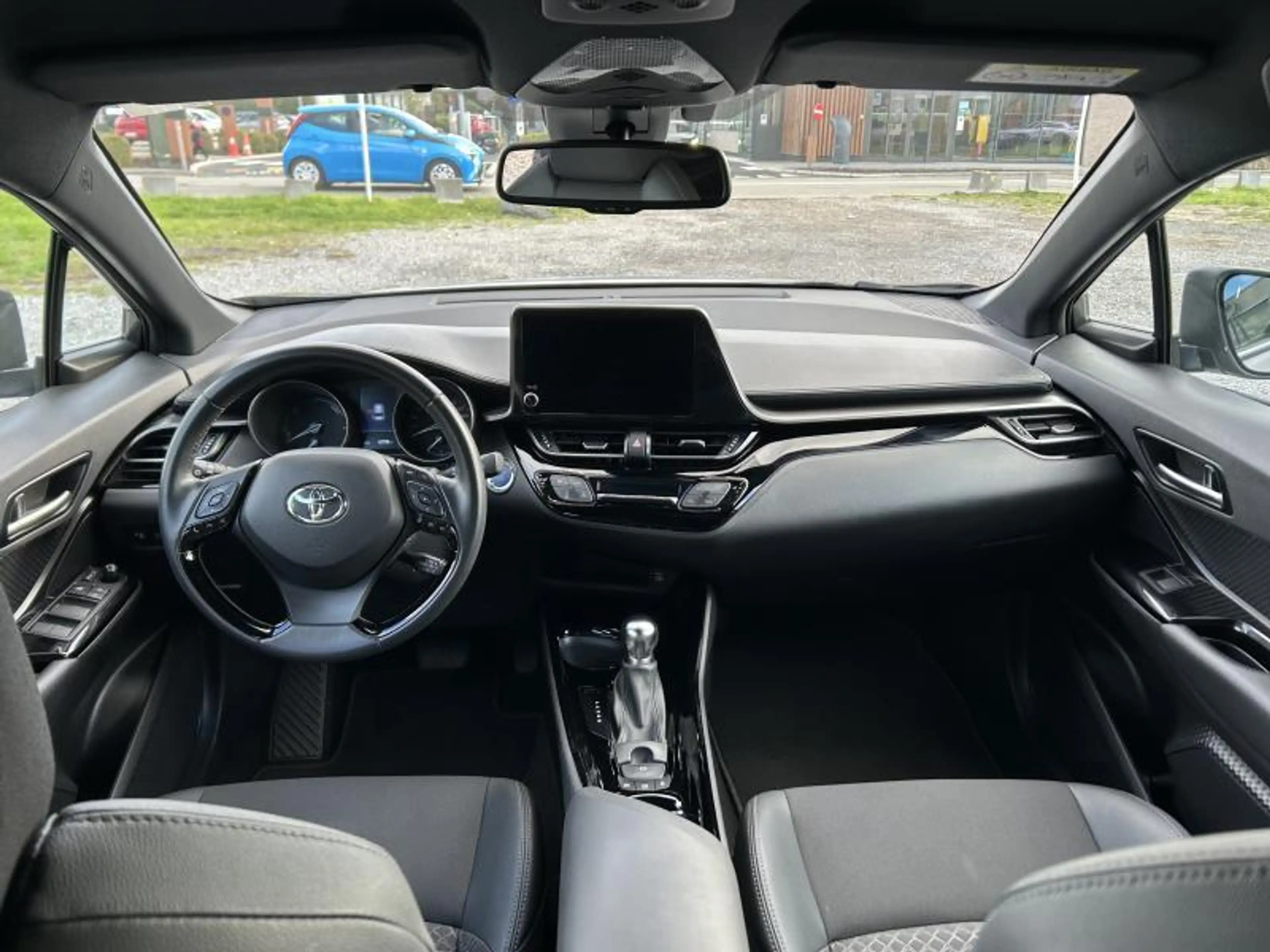 Toyota C-HR C-LUB Bi-Tone — photo 10