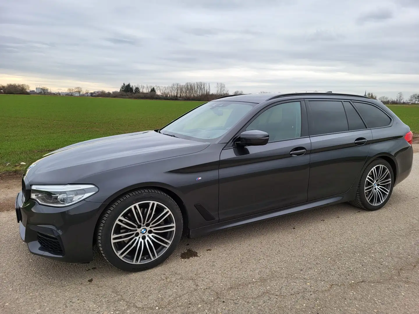 BMW 520 520d - M Paket - Pano - Reifen und Bremsen NEU - 1