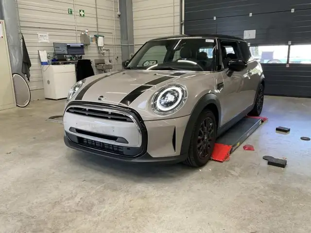 MINI Cooper AUT. CLASSIC +NAVI+SPORTSITZ+LED+PDC+DAB+