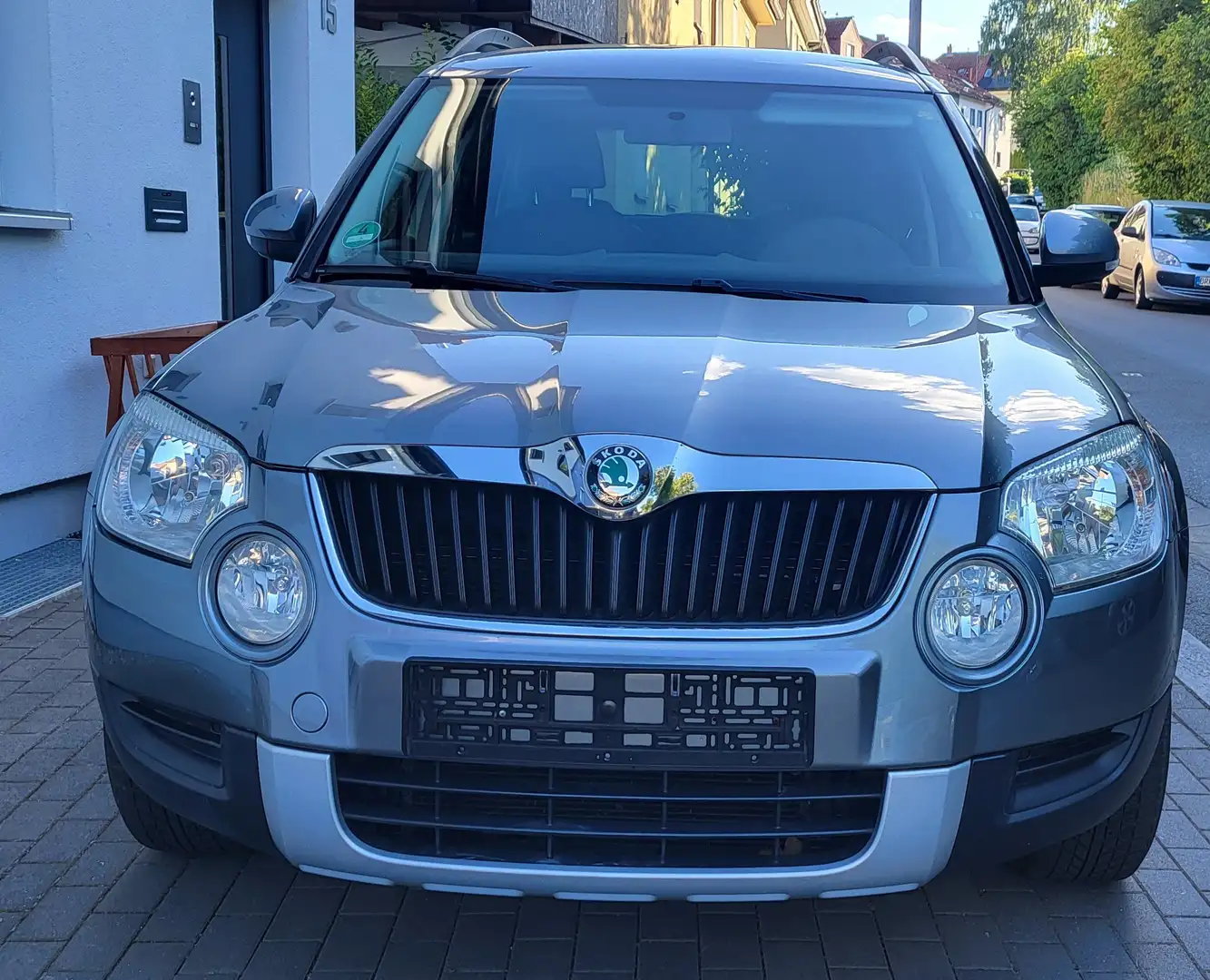 Skoda Yeti Active Plus Edition Grau - 2