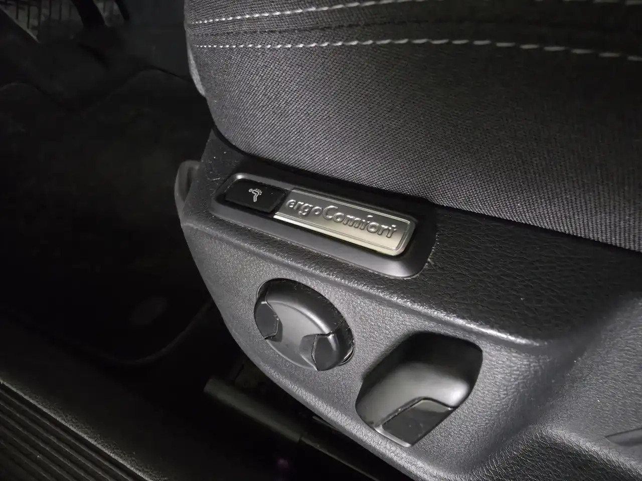 Volkswagen Passat Variant Business TDI DSG 13