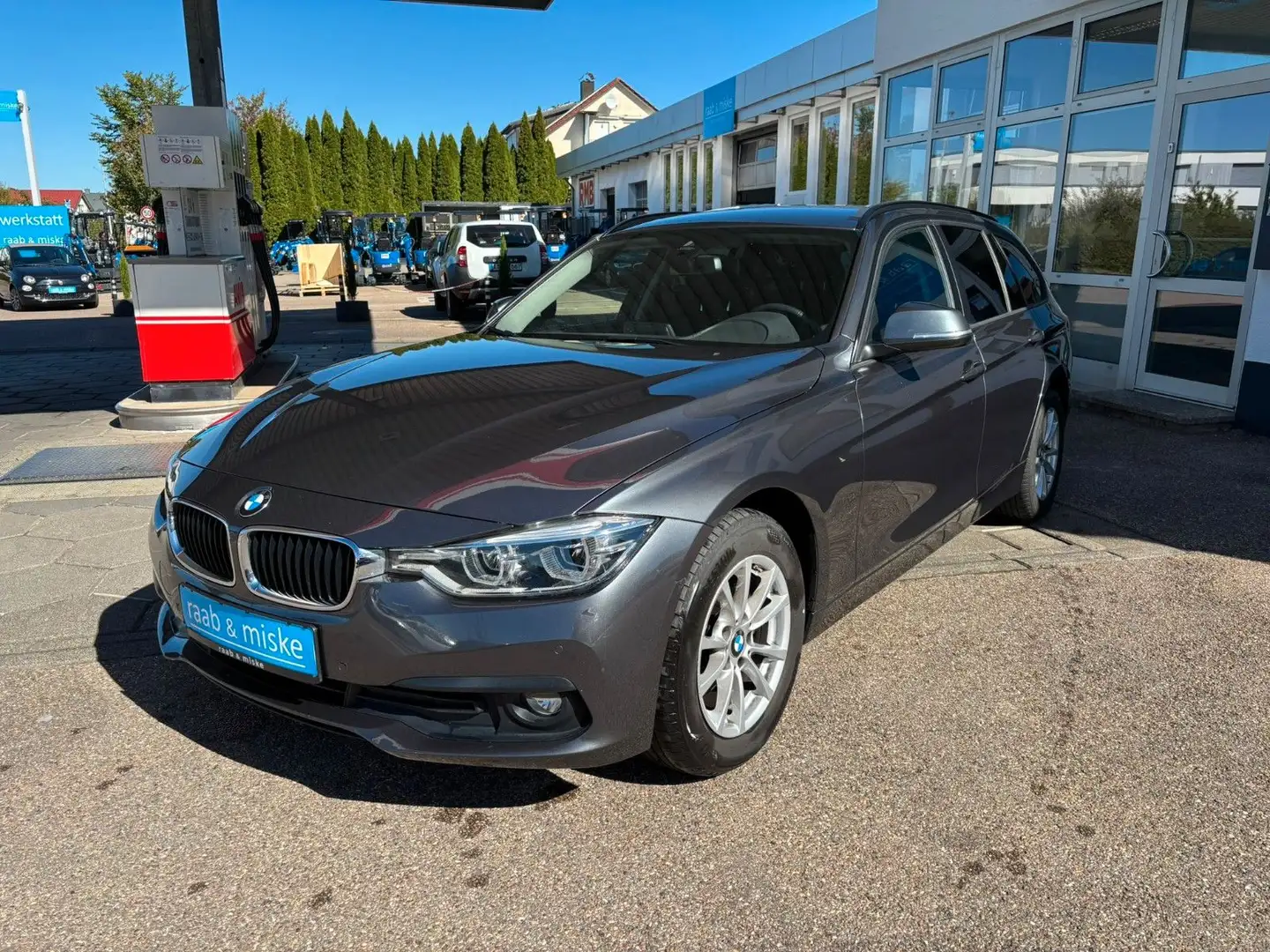 BMW 320 d xDrive *LED/Navi/AHK/SHZ/PDC* Grau - 2