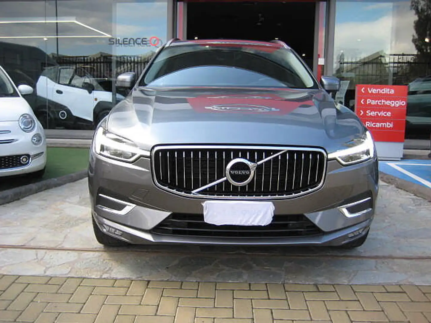 Volvo XC60 B4 Mild Hybrid (Diesel) AWD Inscription Geartronic Gris - 1