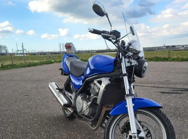 Kawasaki ER-5 - foto 3