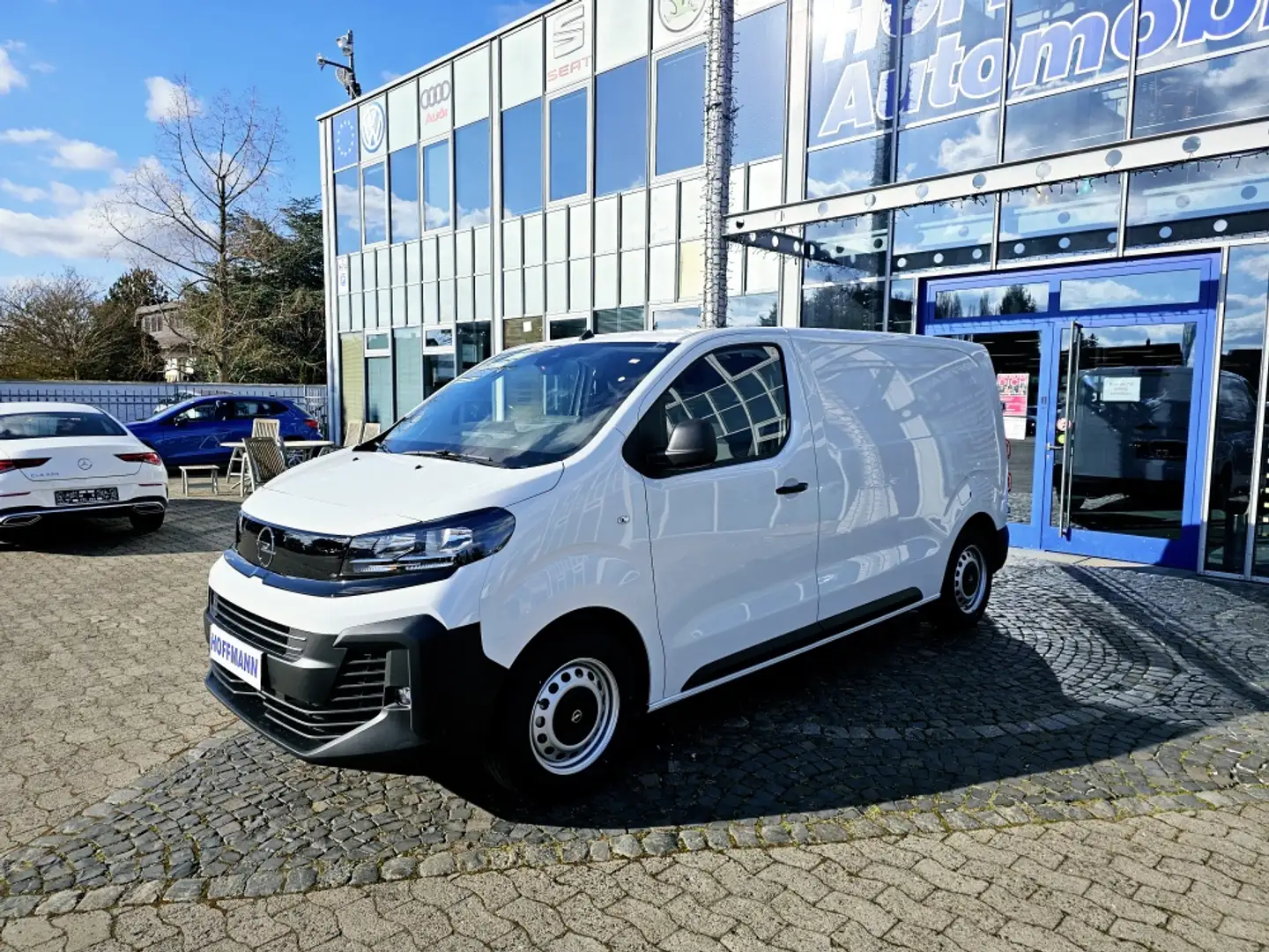 Opel Vivaro Cargo dig.Cockpit,AHK,Holzboden,AppCon. Weiß - 2