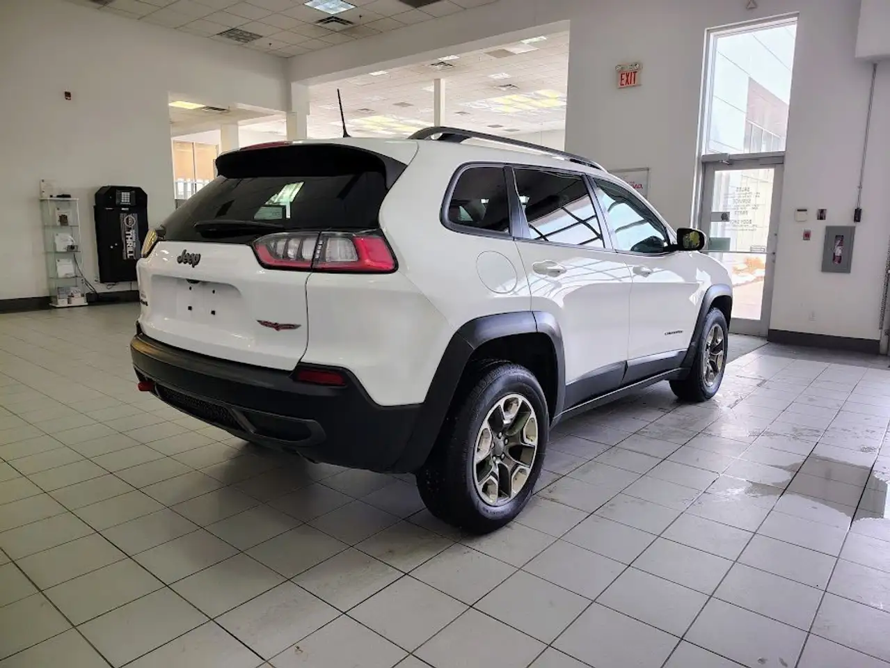 Jeep Cherokee снимка Jeep Cherokee