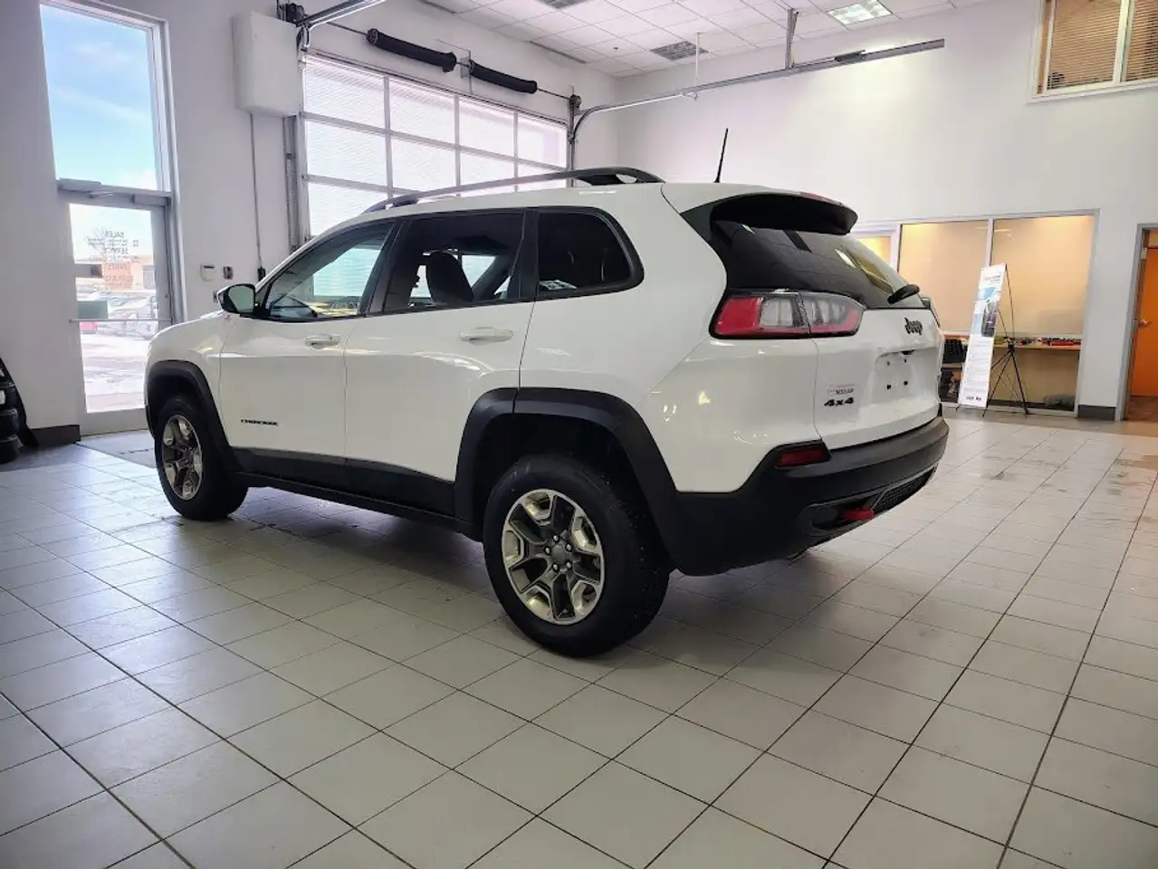 Jeep Cherokee снимка Jeep Cherokee