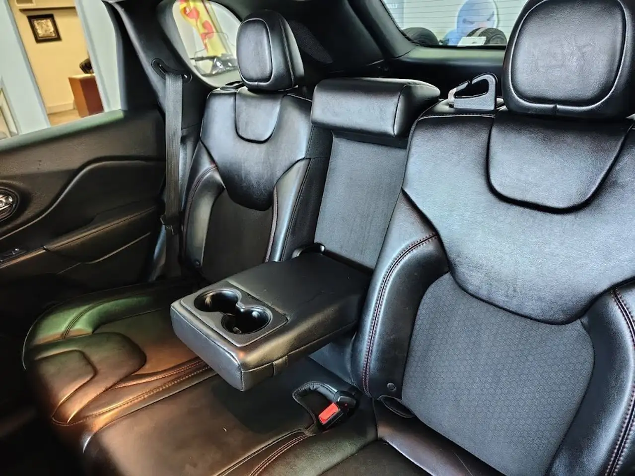 Jeep Cherokee снимка Jeep Cherokee