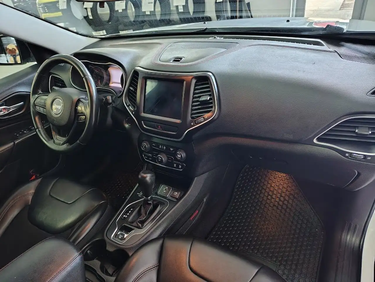 Jeep Cherokee снимка Jeep Cherokee