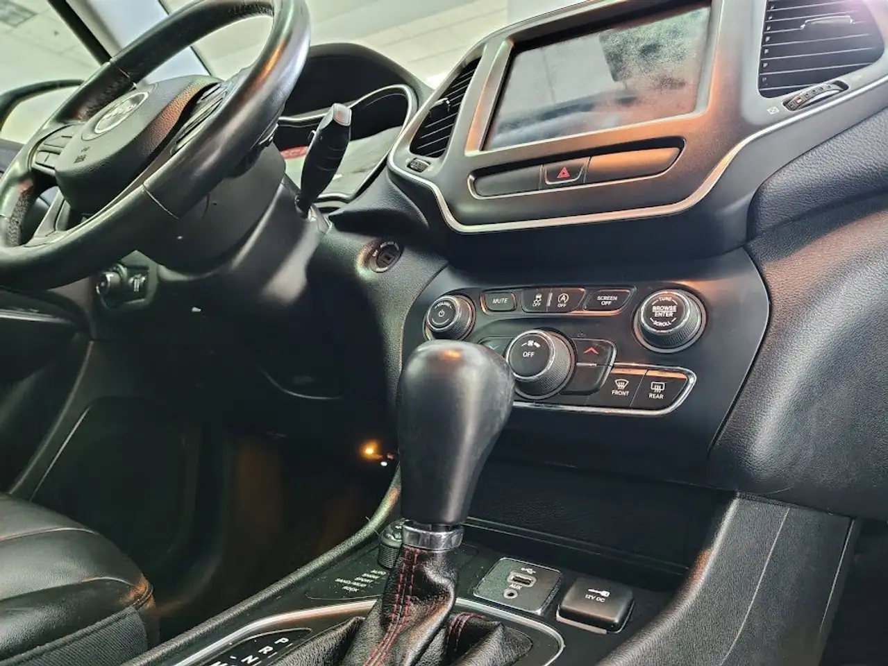 Jeep Cherokee снимка Jeep Cherokee