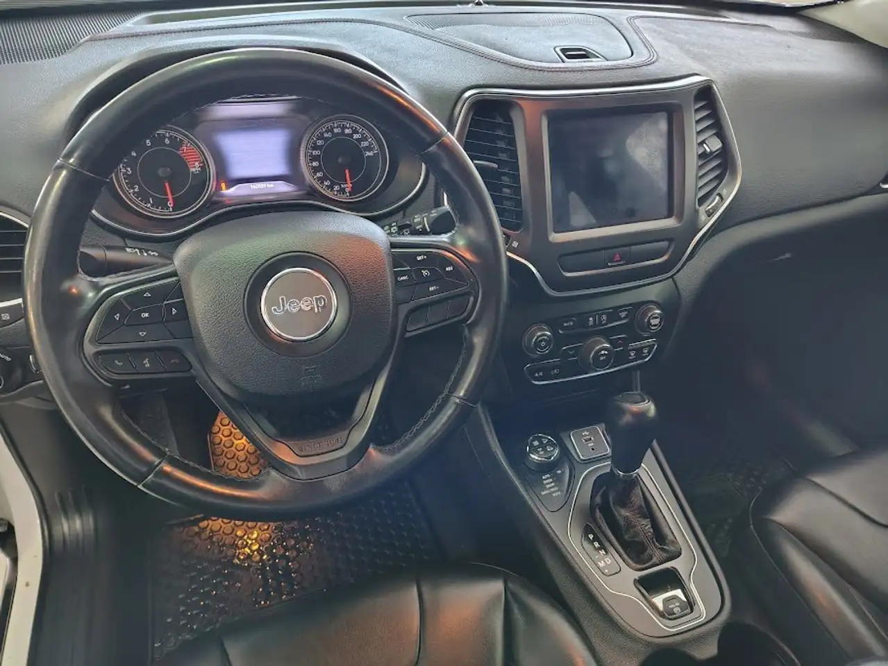 Jeep Cherokee снимка Jeep Cherokee