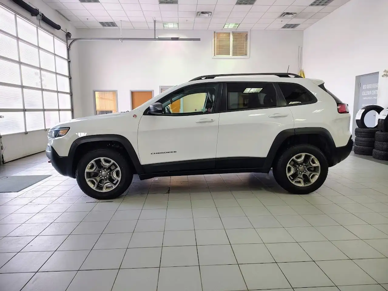 Jeep Cherokee снимка Jeep Cherokee