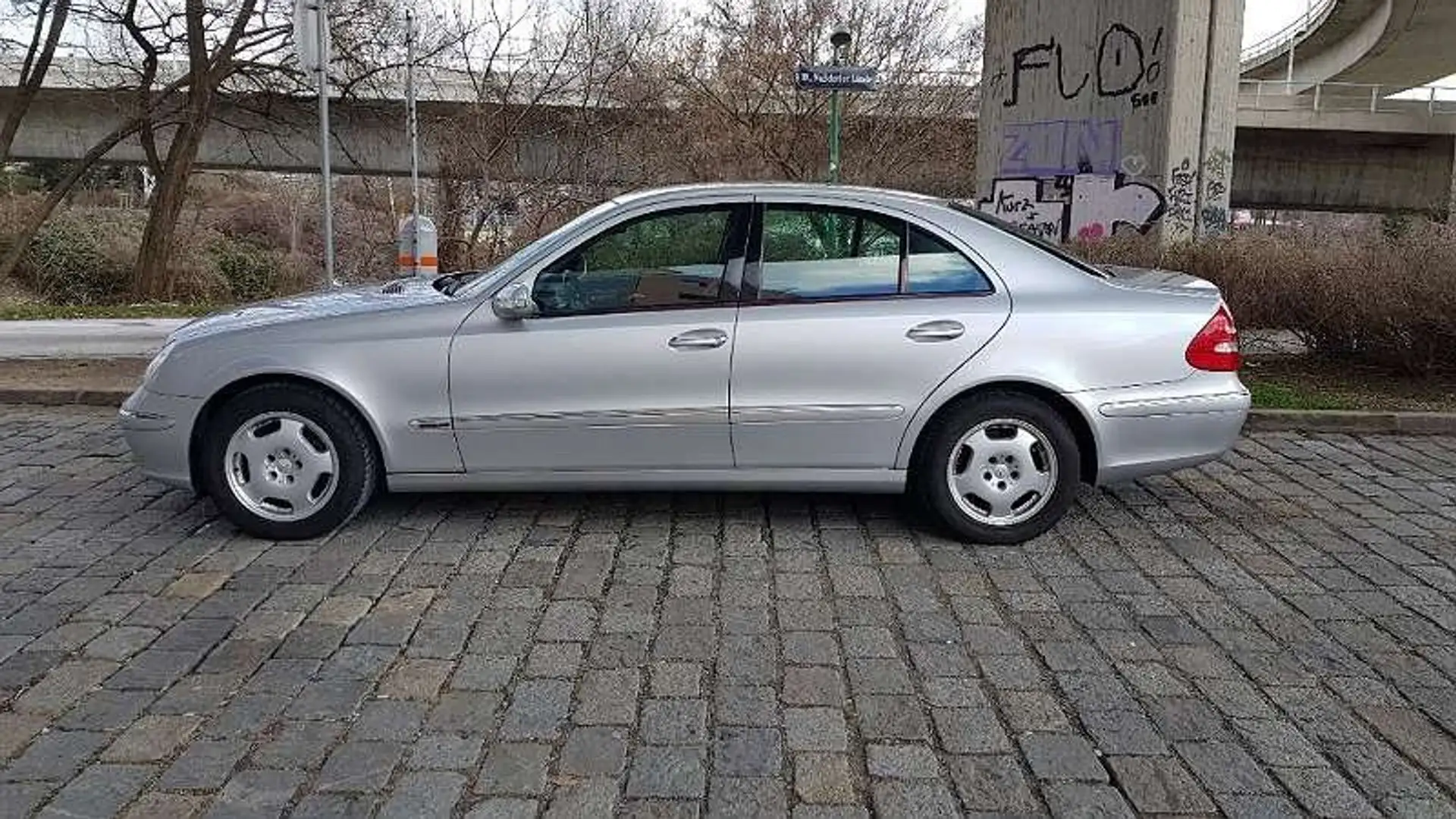 Mercedes-Benz E 270 E 270 Elegance CDI Sequentronic Elegance Silber - 2