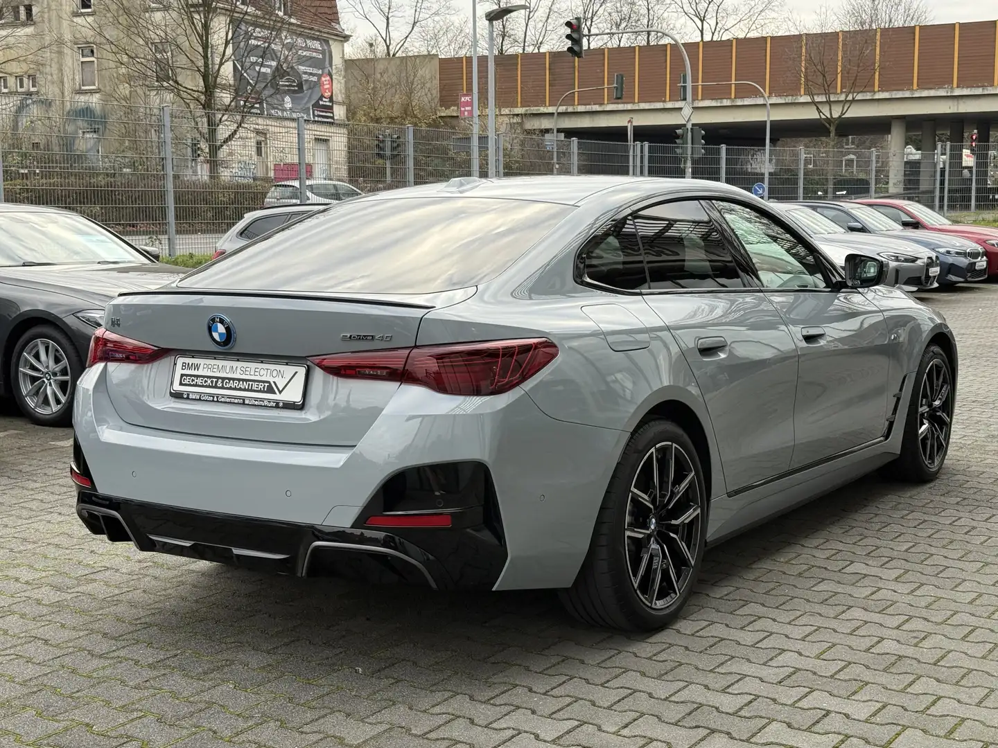 BMW i4 eDrive40 Gran Coupé M // Leas.ab EUR564,-inkl. Grau - 2